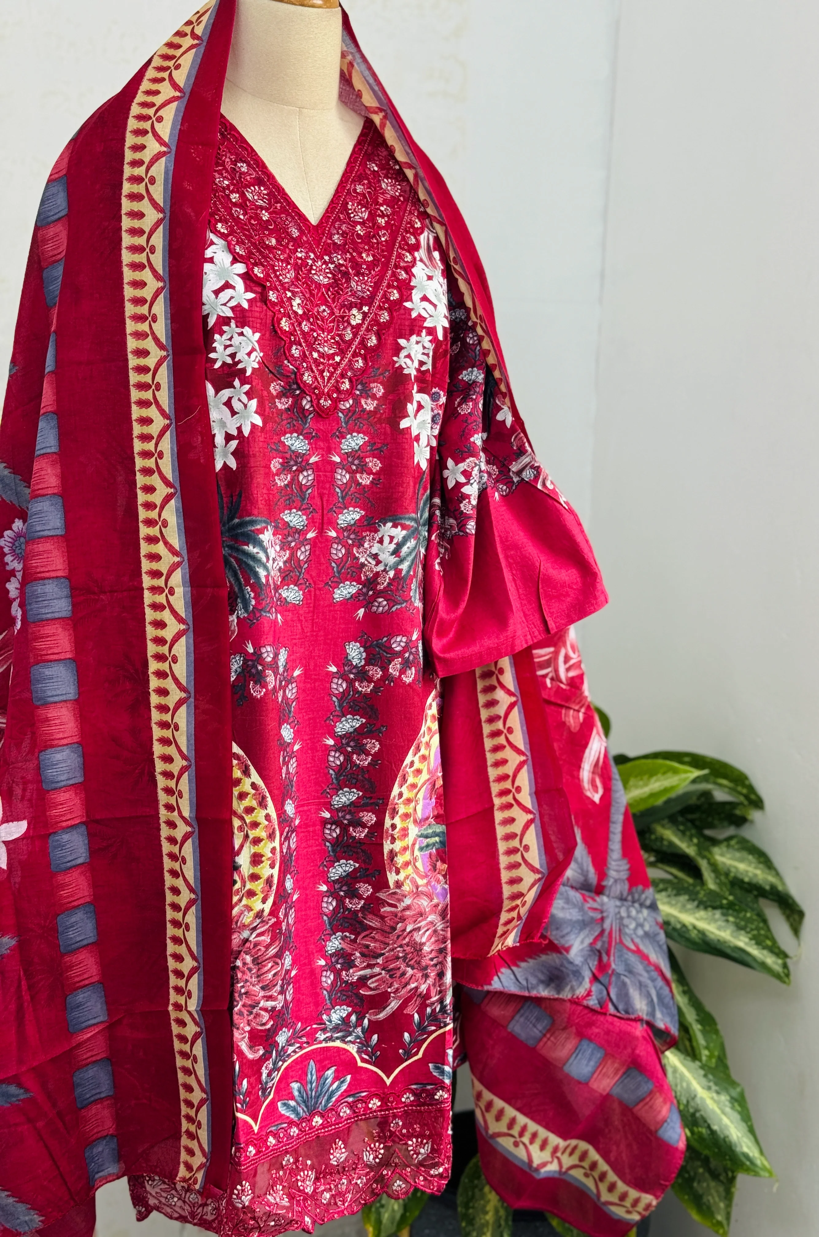 🌙 Pure Cotton Pakistani Kurti Set with Embroidery🌙 - Image 2