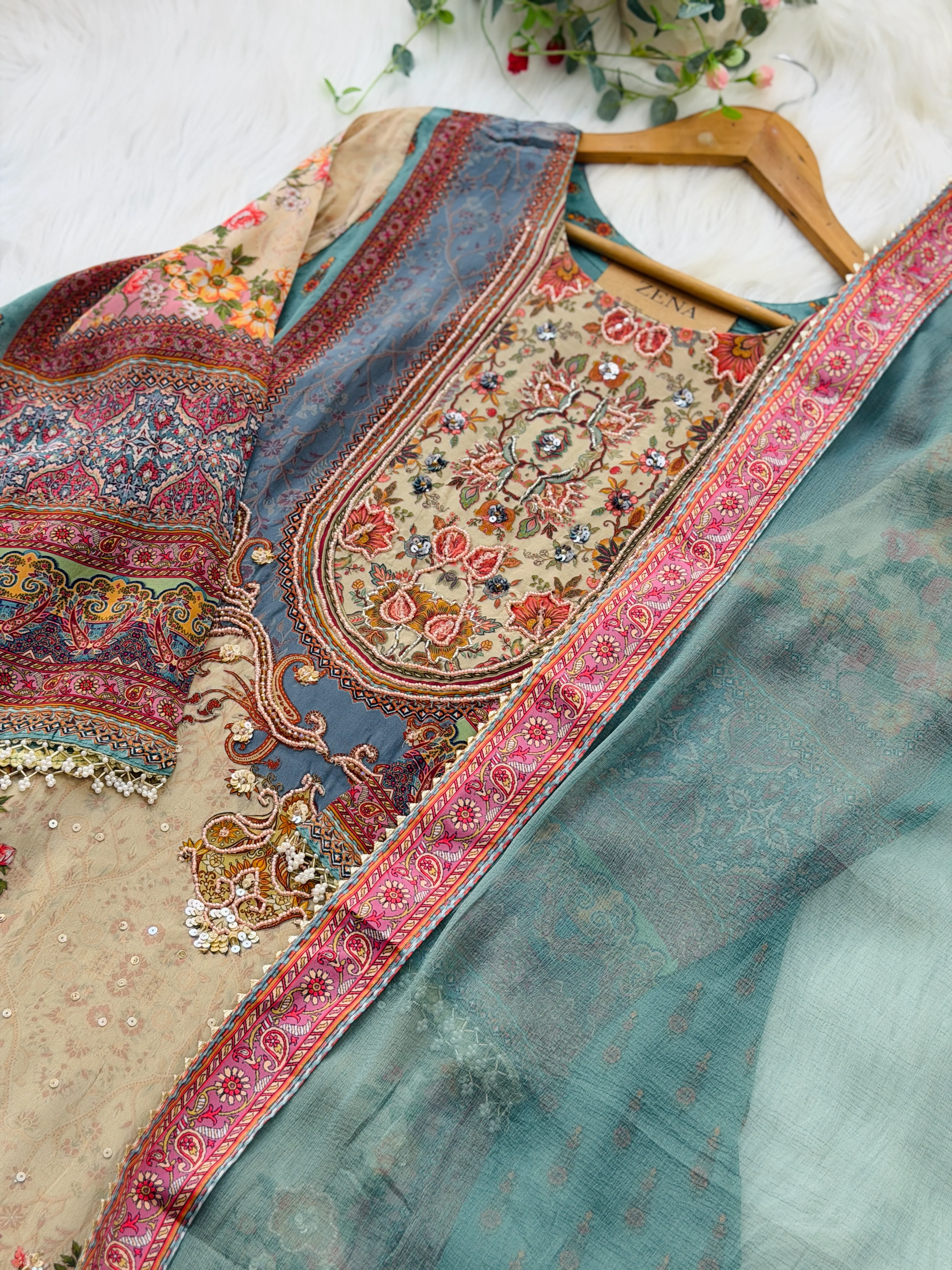 🌙 Pure Crepe Pakistani Hand Detailed Suit 🌙 - Image 4