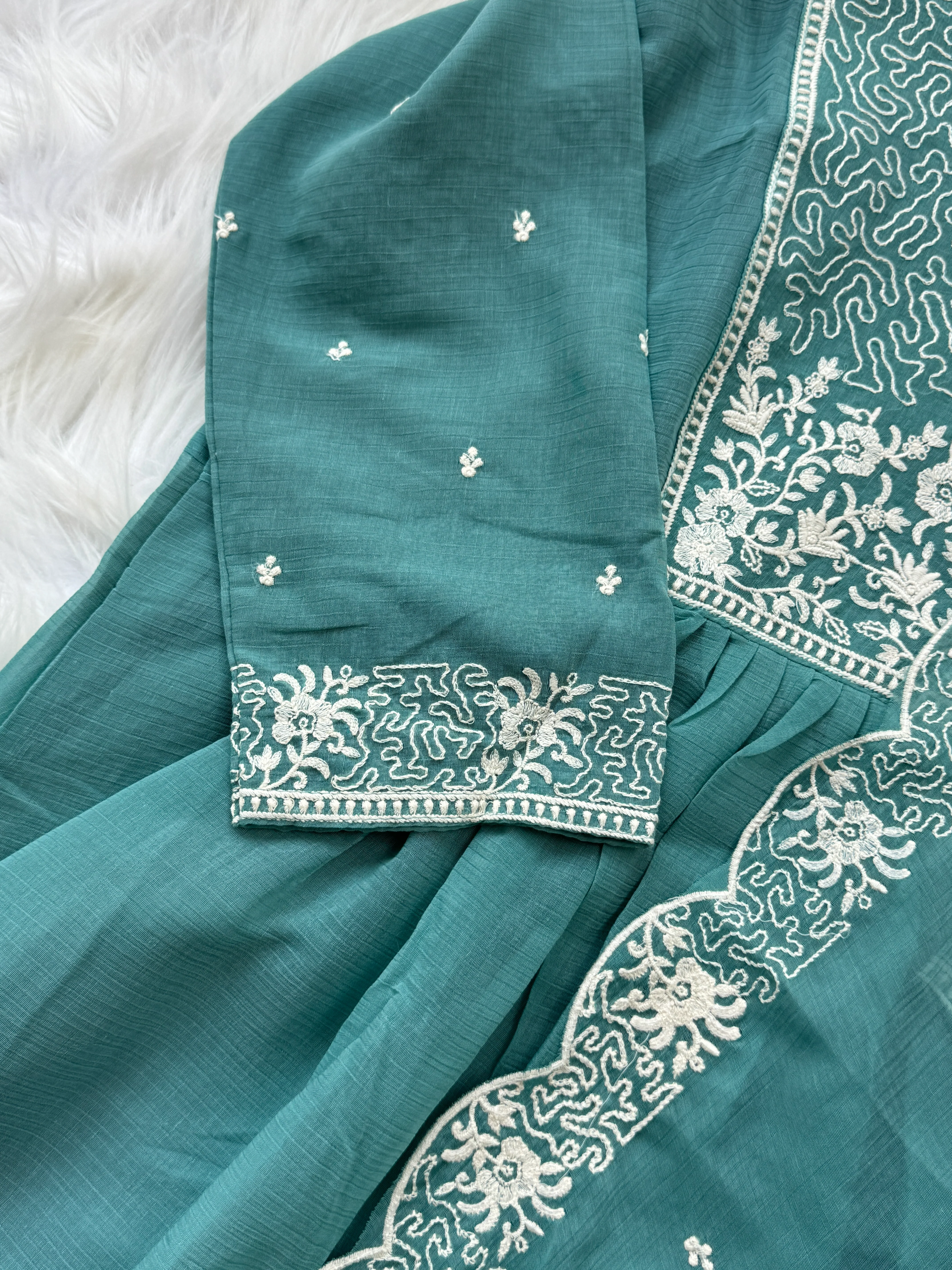 β¨ Crush Silk Embroidered Anarkali Kurti Set β¨ - Image 4