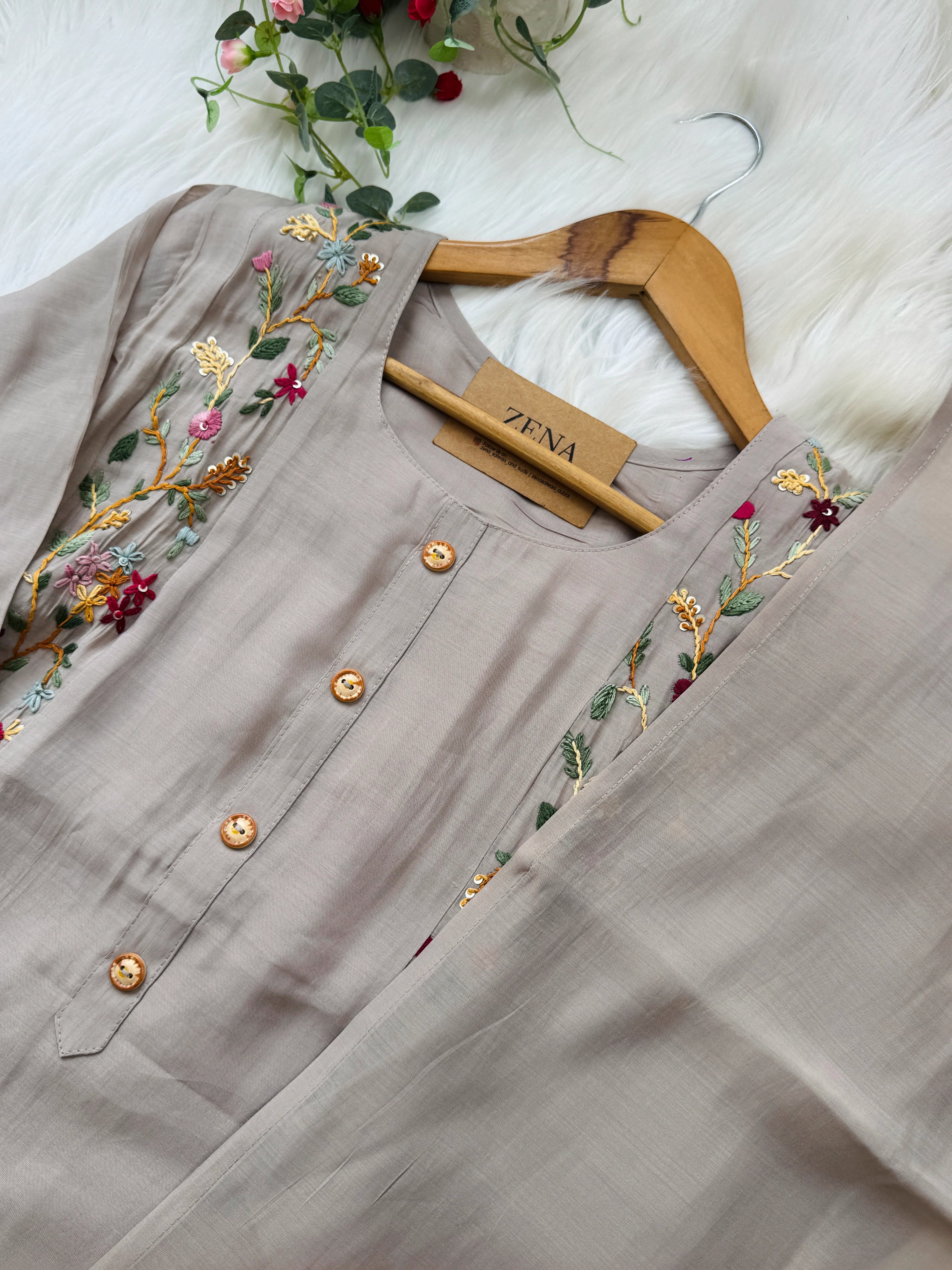 ✨ Glass Chanderi Embroidered Kurti Set ✨ - Image 4