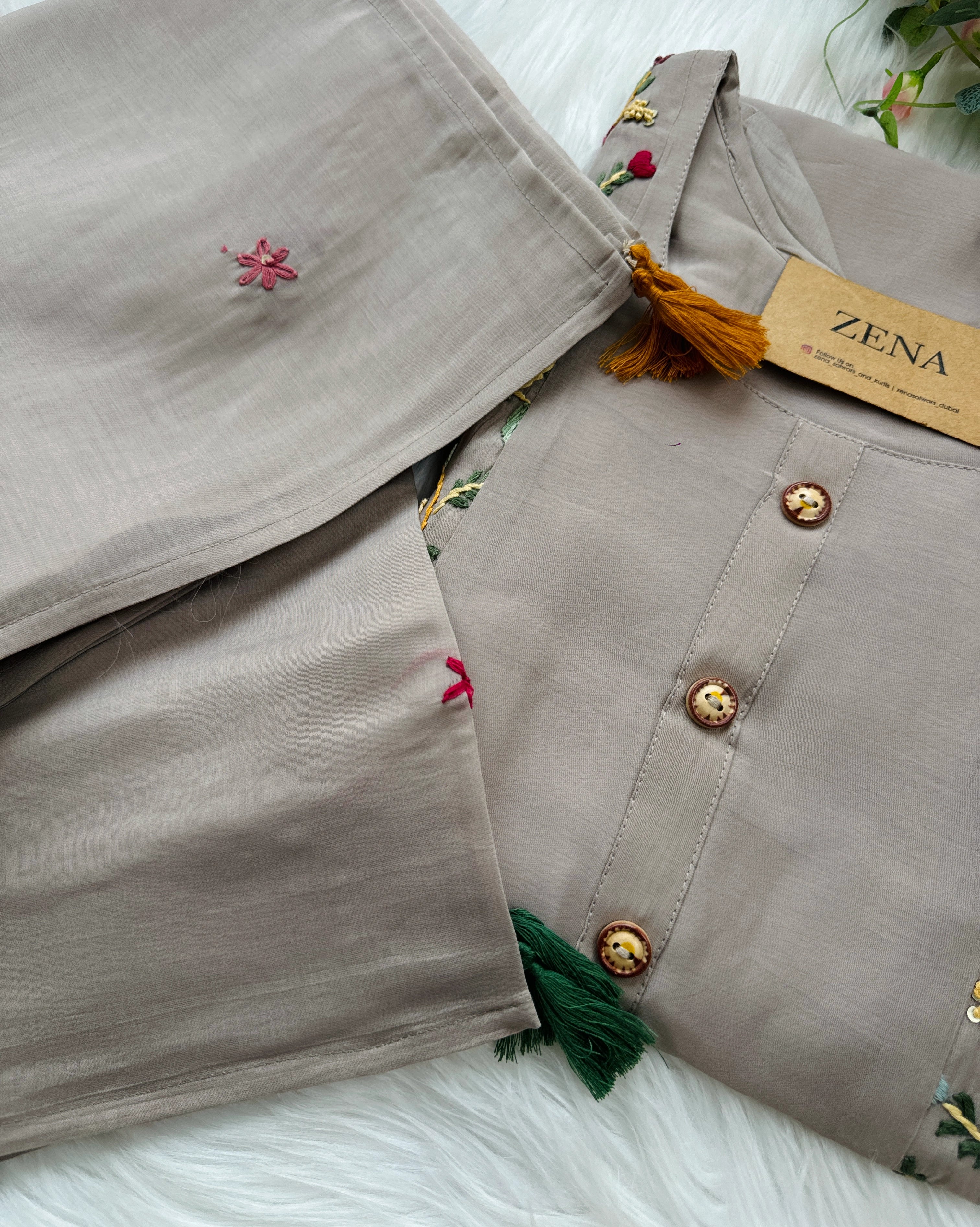✨ Glass Chanderi Embroidered Kurti Set ✨ - Image 5
