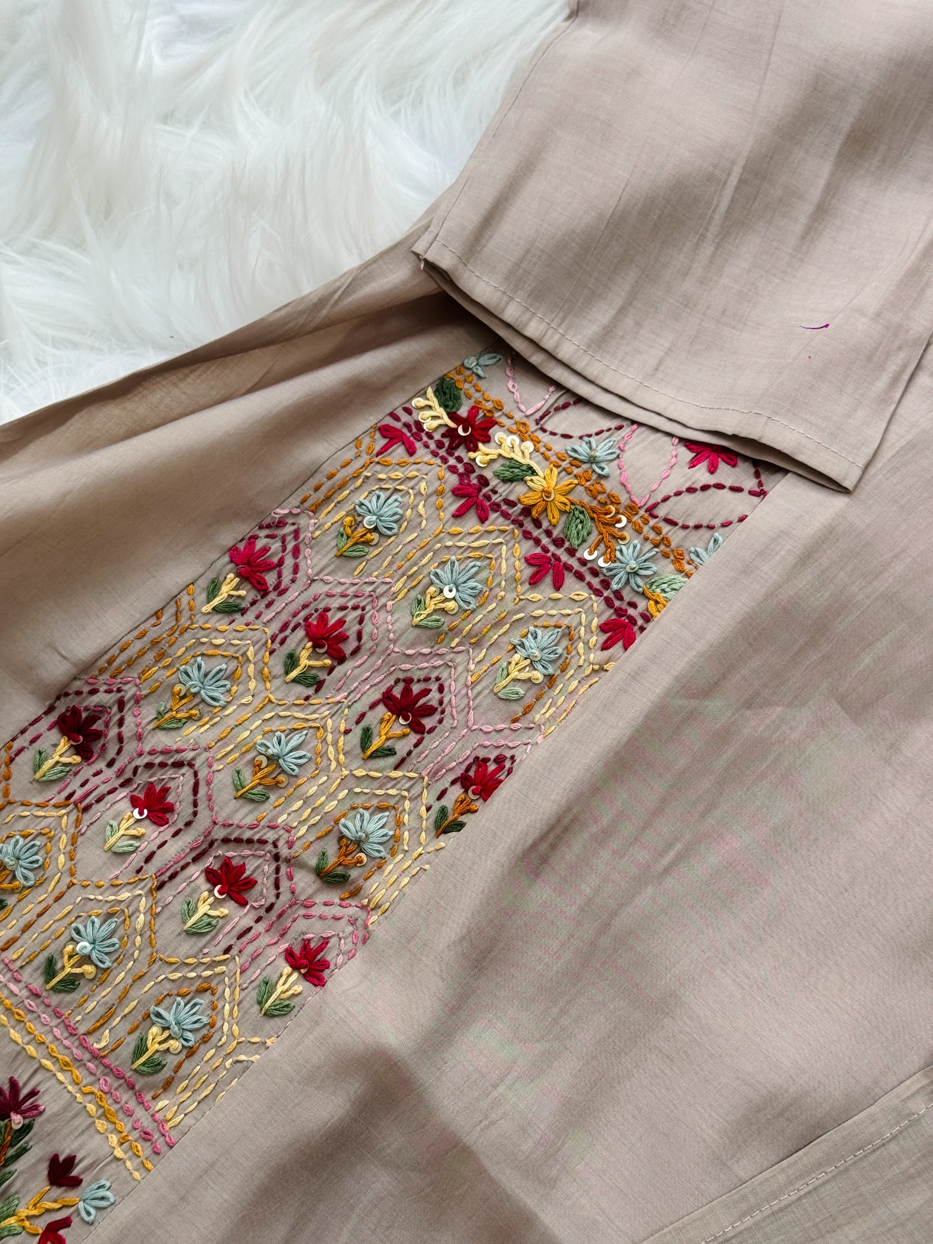 ✨ Glass Chanderi Embroidered Kurti Set ✨ - Image 7