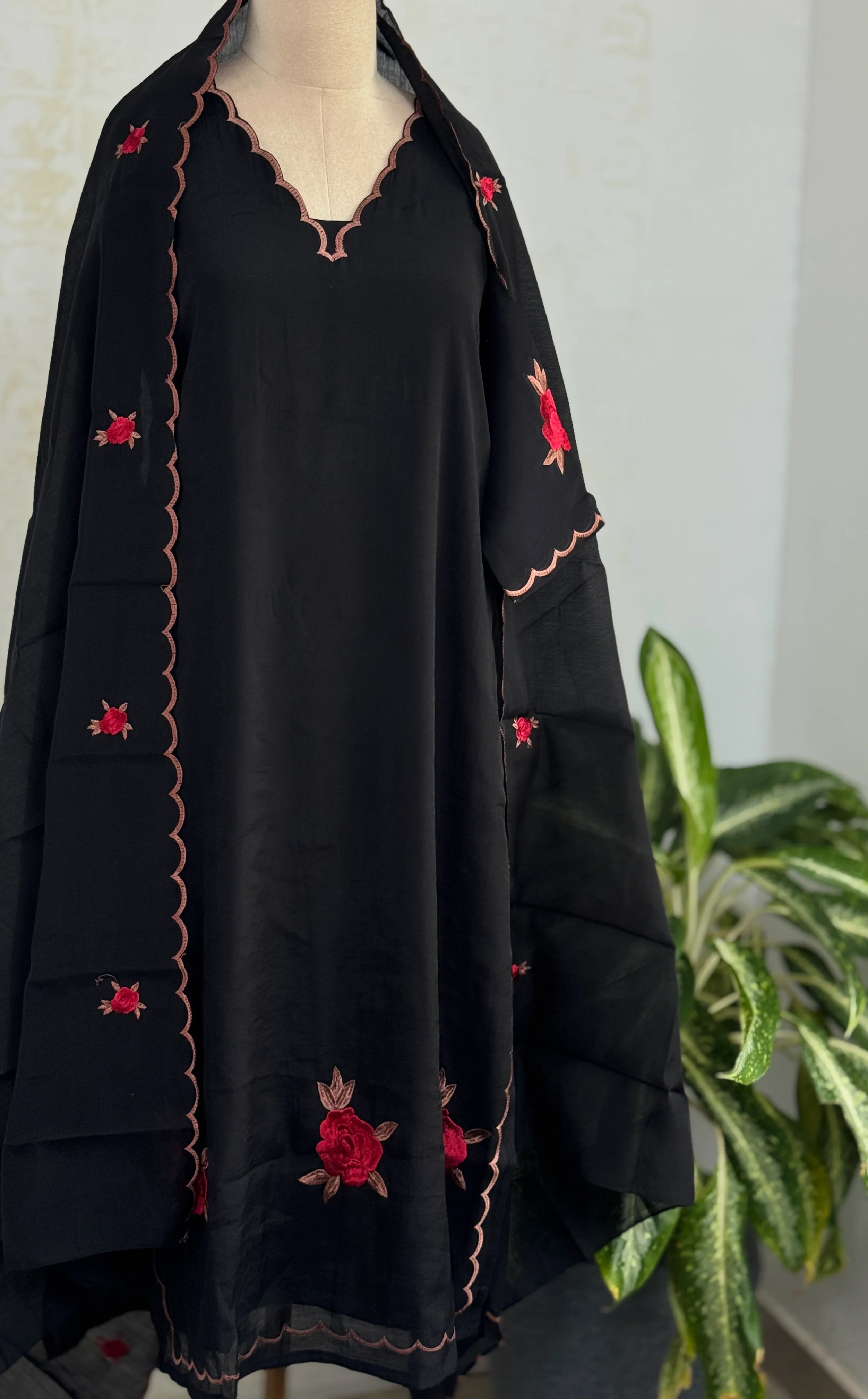✨ Glass Chanderi Embroidered Kurti Set ✨ - Image 2