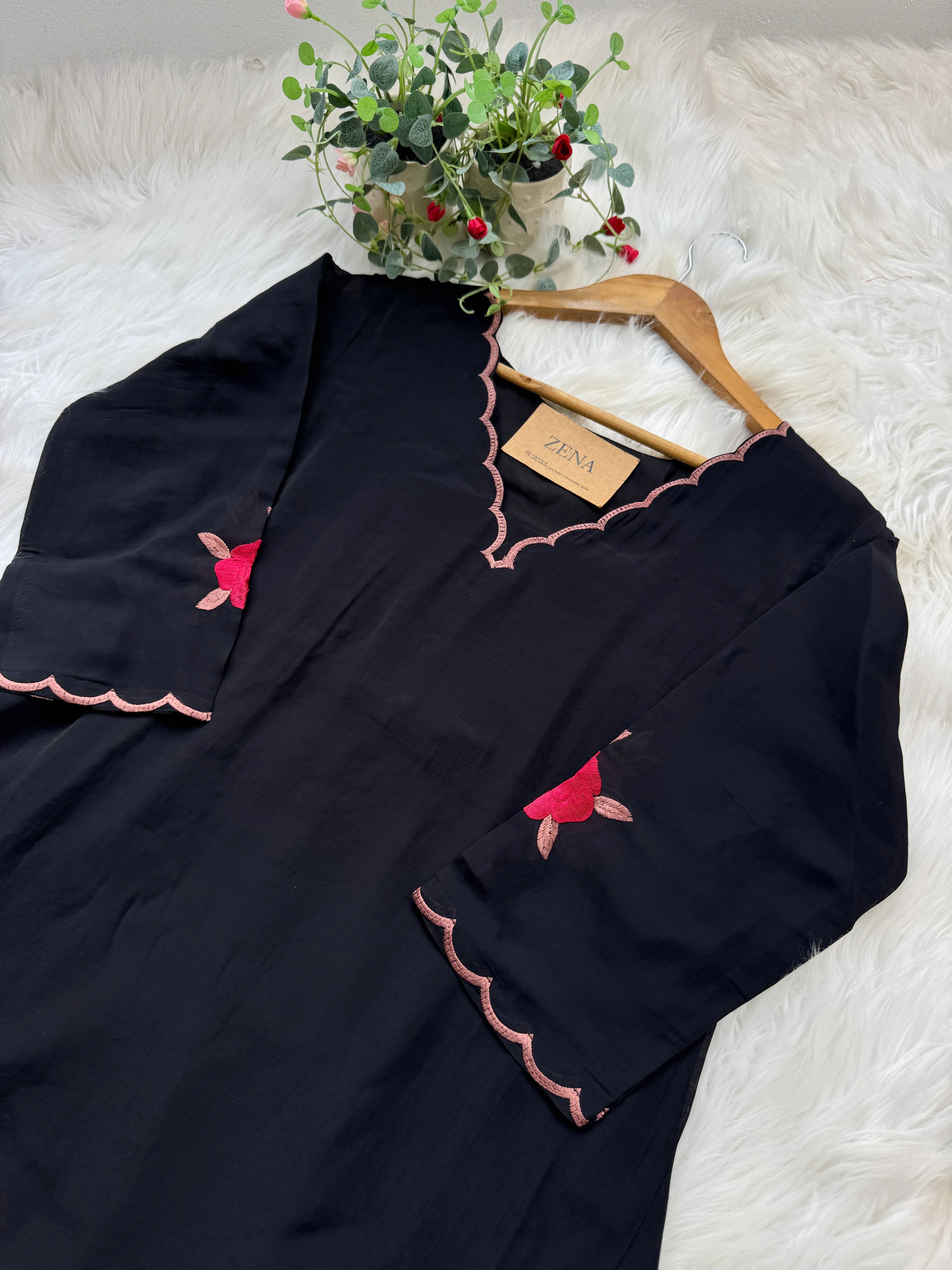 ✨ Glass Chanderi Embroidered Kurti Set ✨ - Image 4