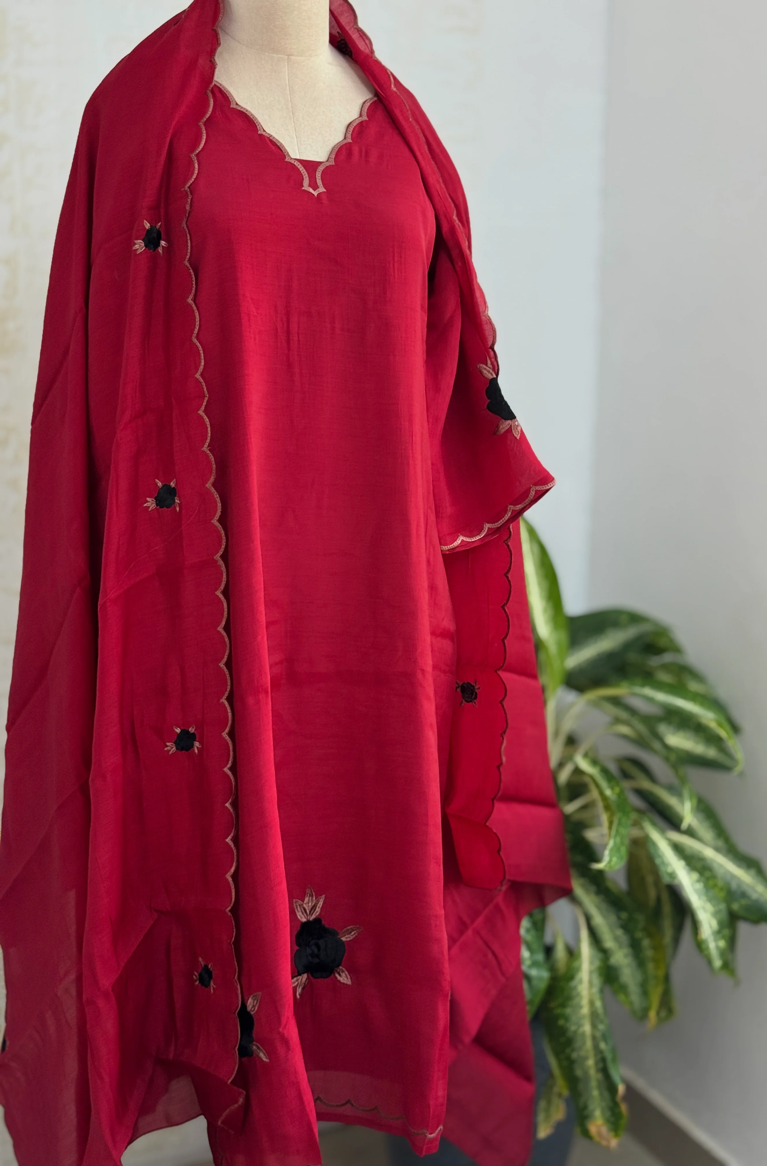 ✨ Glass Chanderi Embroidered Kurti Set ✨ - Image 2