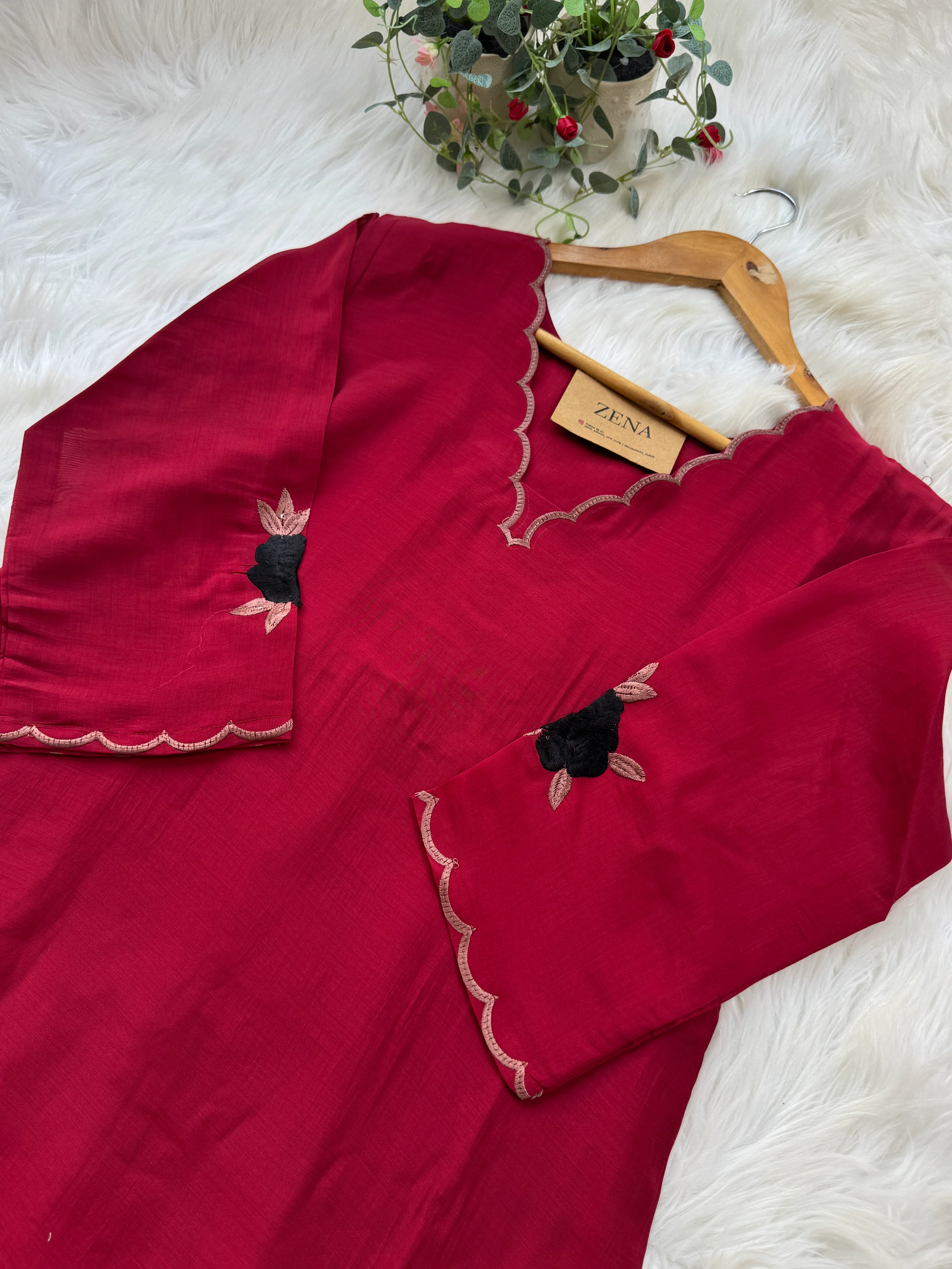 ✨ Glass Chanderi Embroidered Kurti Set ✨ - Image 3
