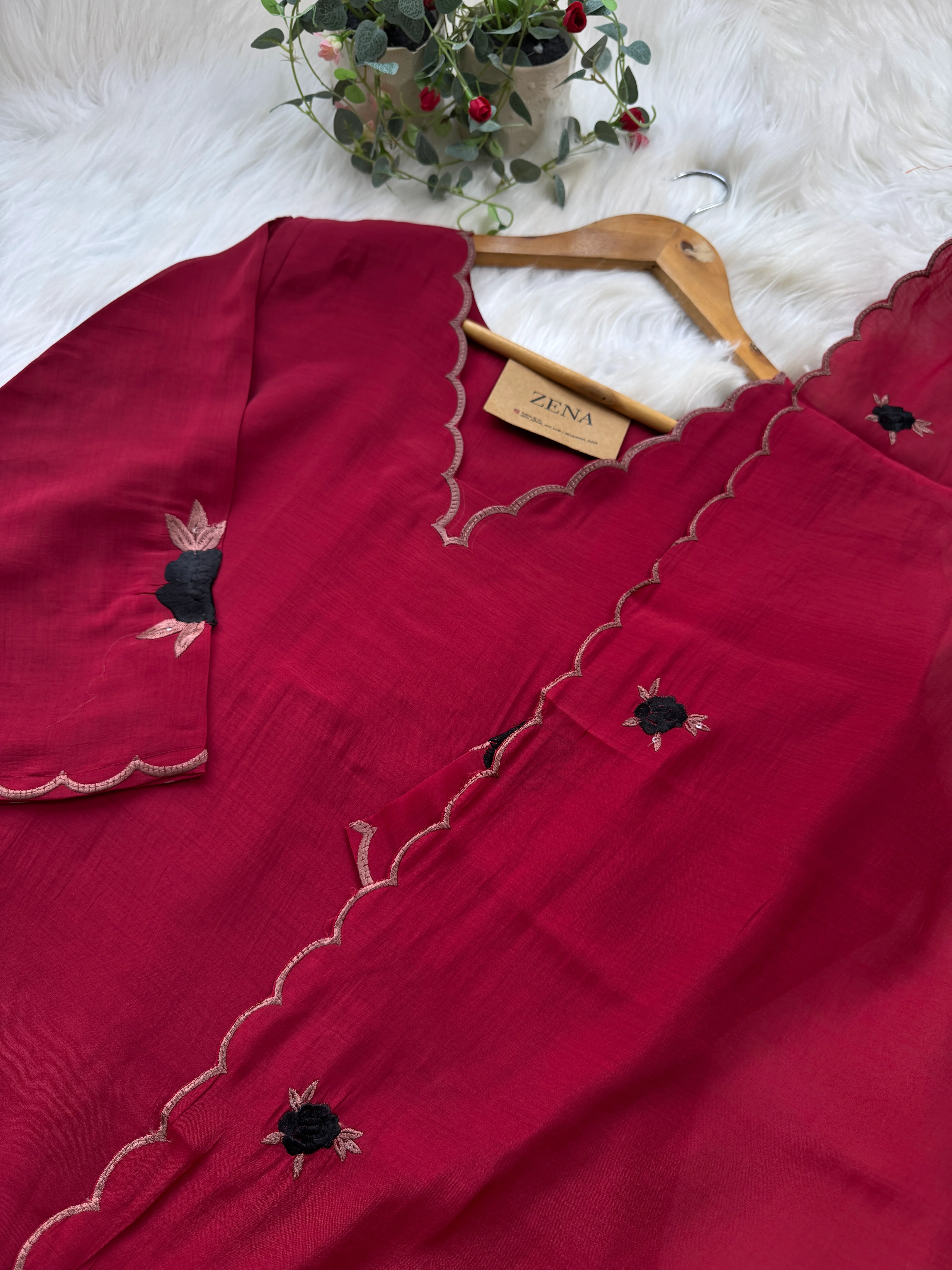 ✨ Glass Chanderi Embroidered Kurti Set ✨ - Image 5