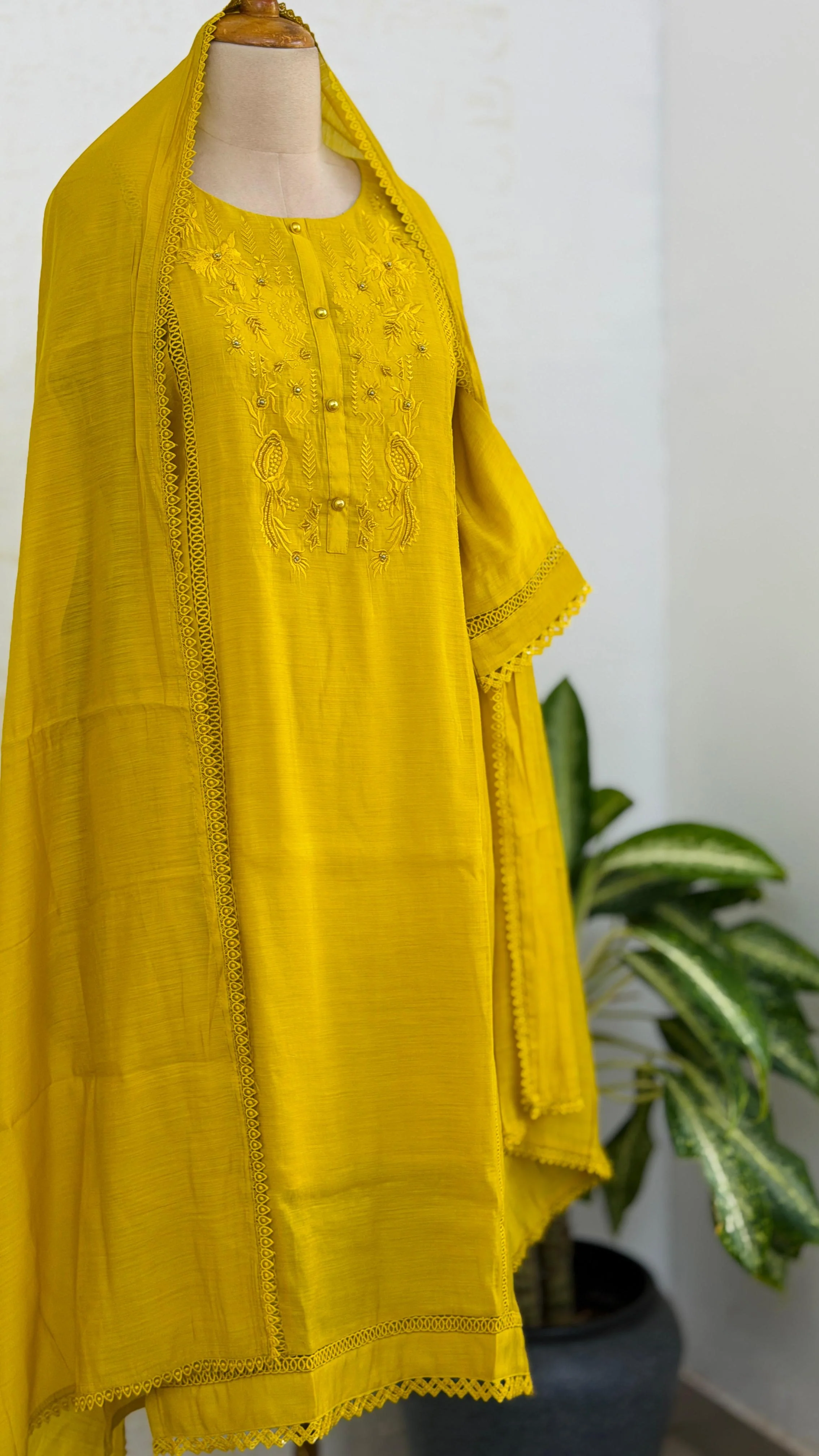 ✨ Glass Chanderi Embroidered Kurti Set ✨ - Image 2