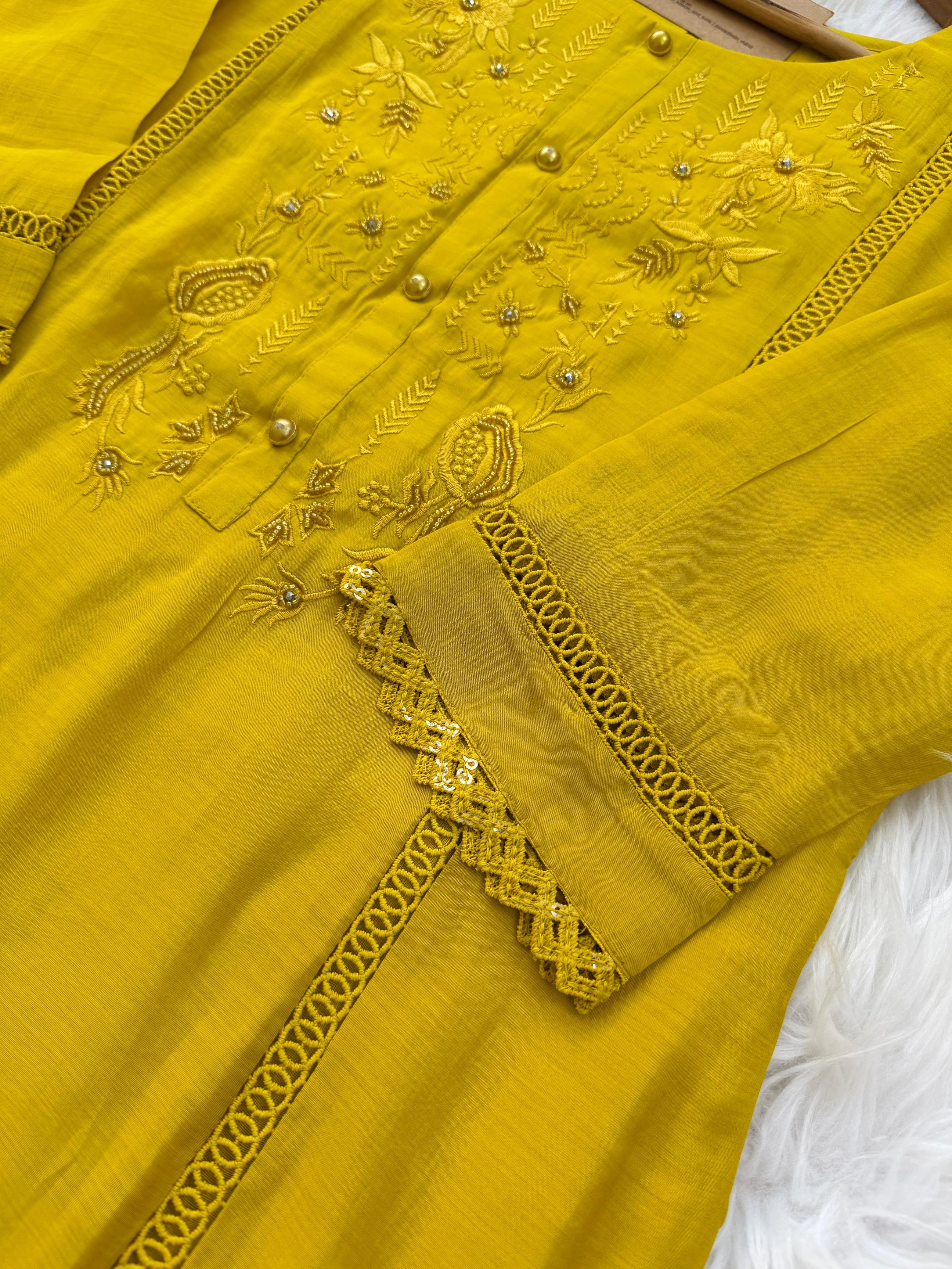 ✨ Glass Chanderi Embroidered Kurti Set ✨ - Image 4
