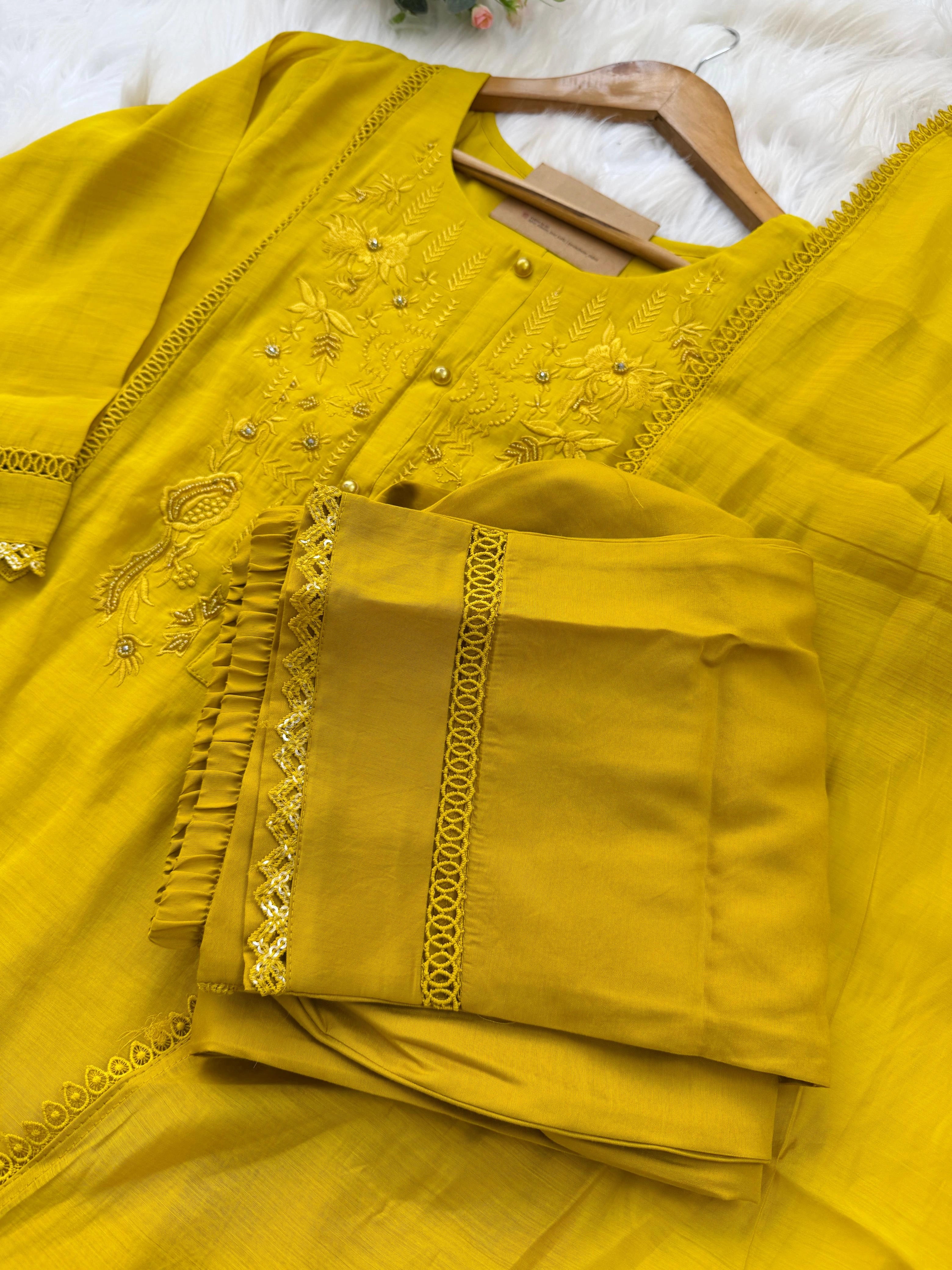 ✨ Glass Chanderi Embroidered Kurti Set ✨ - Image 5