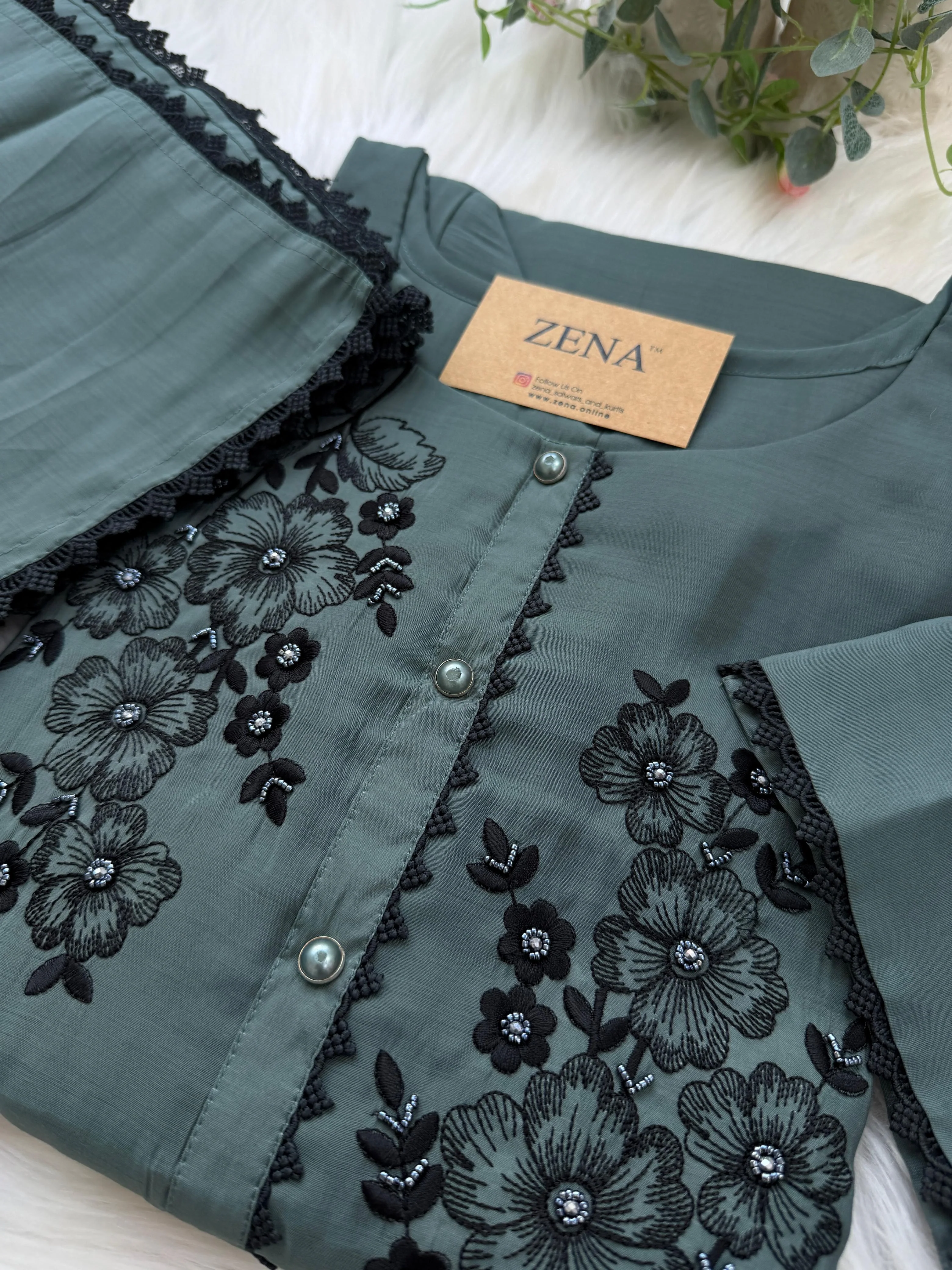 ✨ Glass Chanderi Embroidered Kurti Set ✨ - Image 3