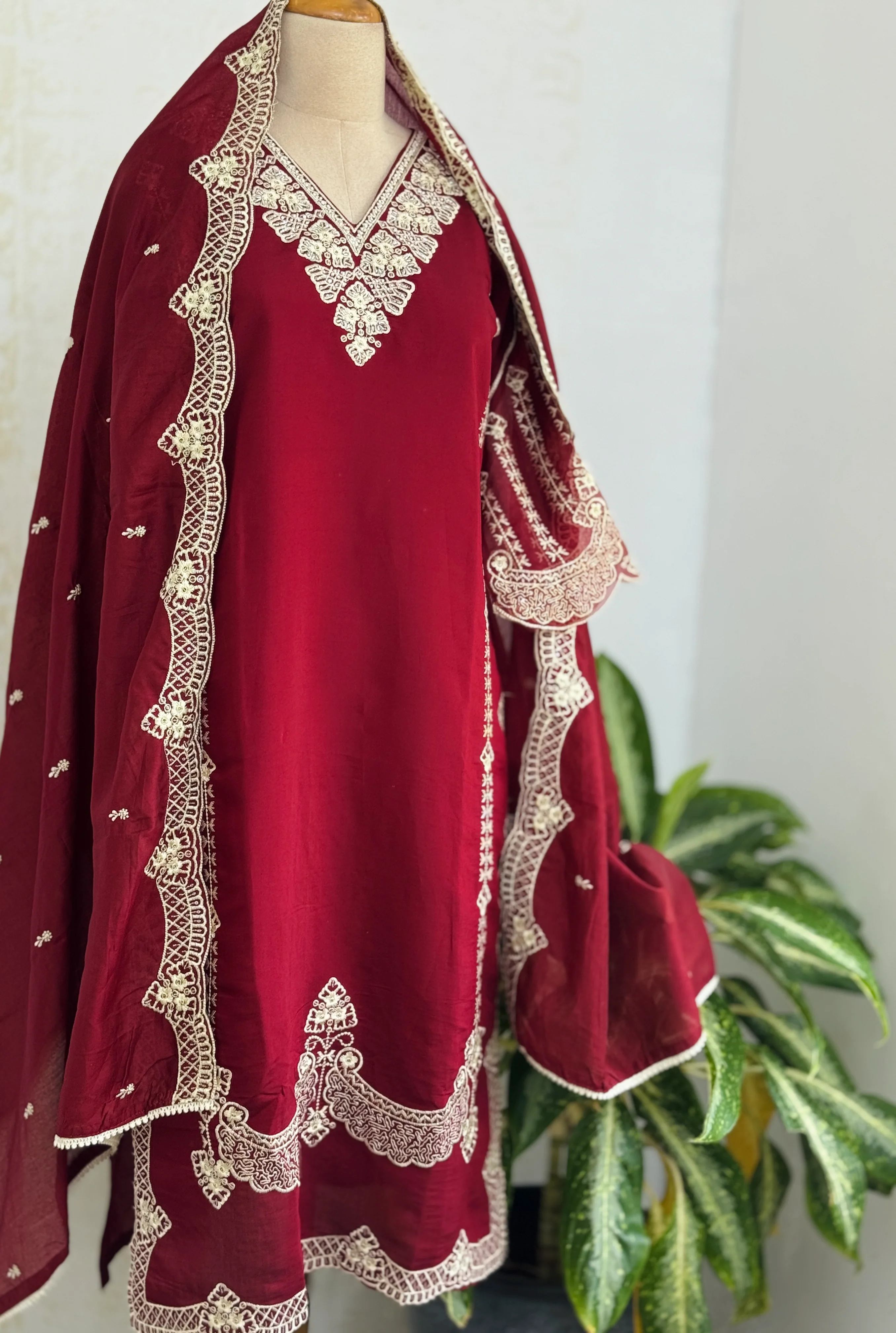 ✨ Glass Chanderi Pakistani Embroidered Kurti Set ✨ - Image 2