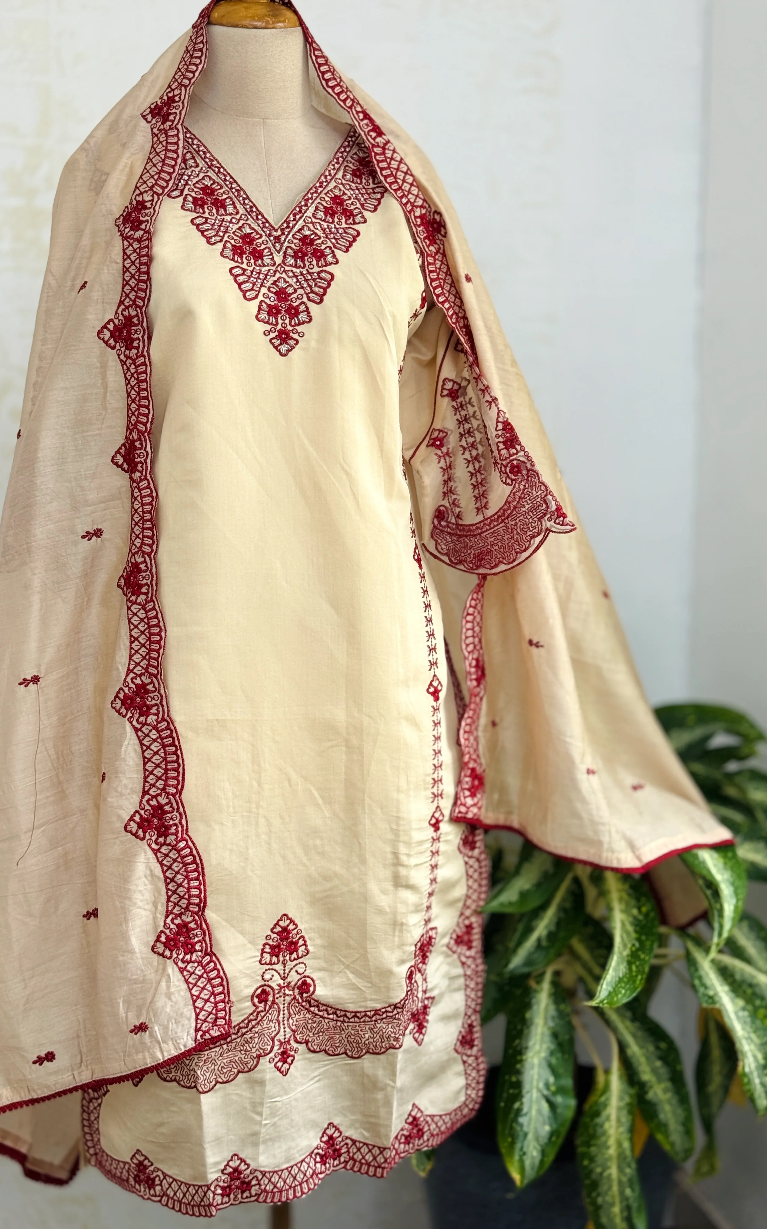 ✨ Glass Chanderi Pakistani Embroidered Kurti Set ✨ - Image 2