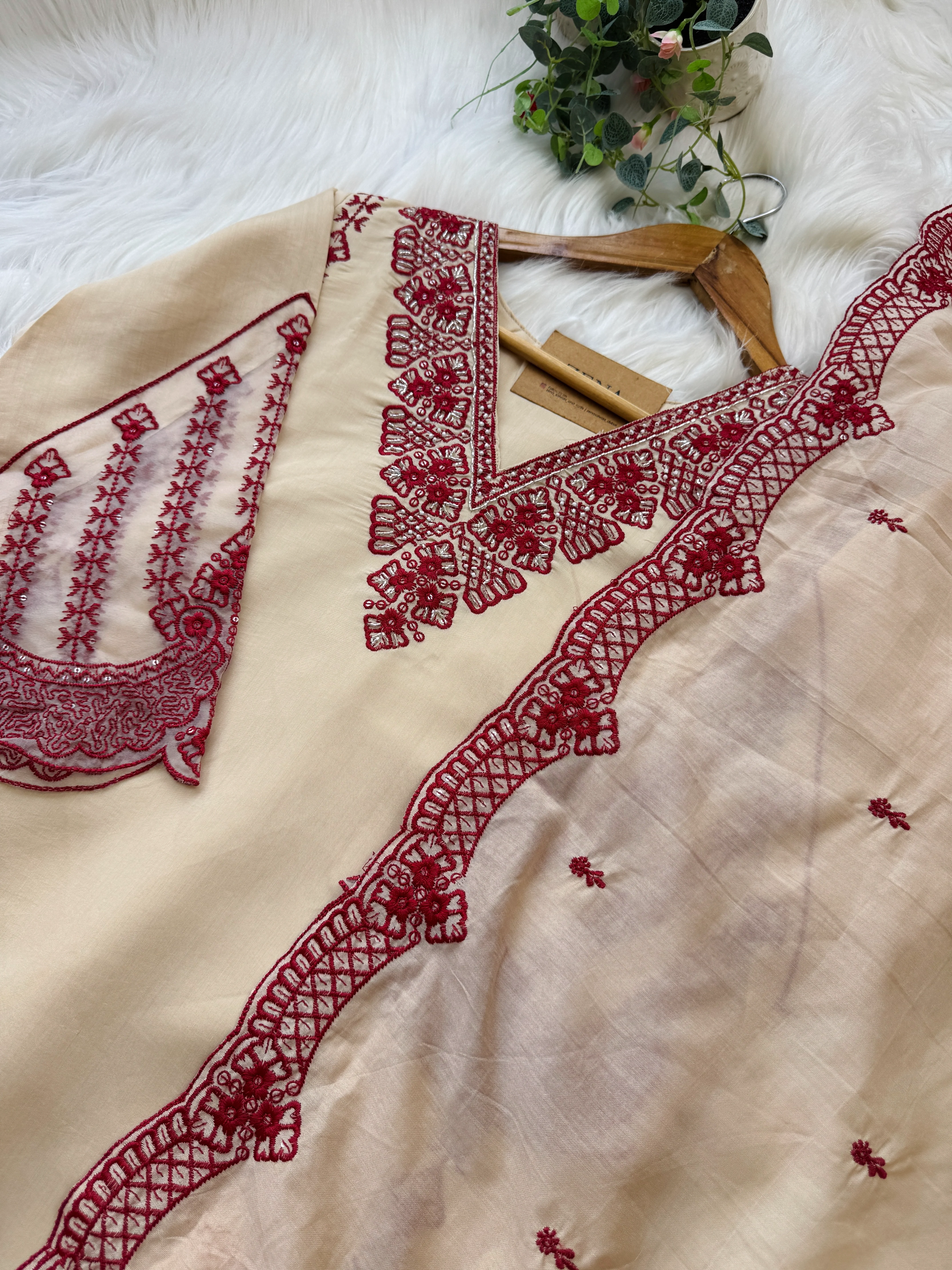 ✨ Glass Chanderi Pakistani Embroidered Kurti Set ✨ - Image 3