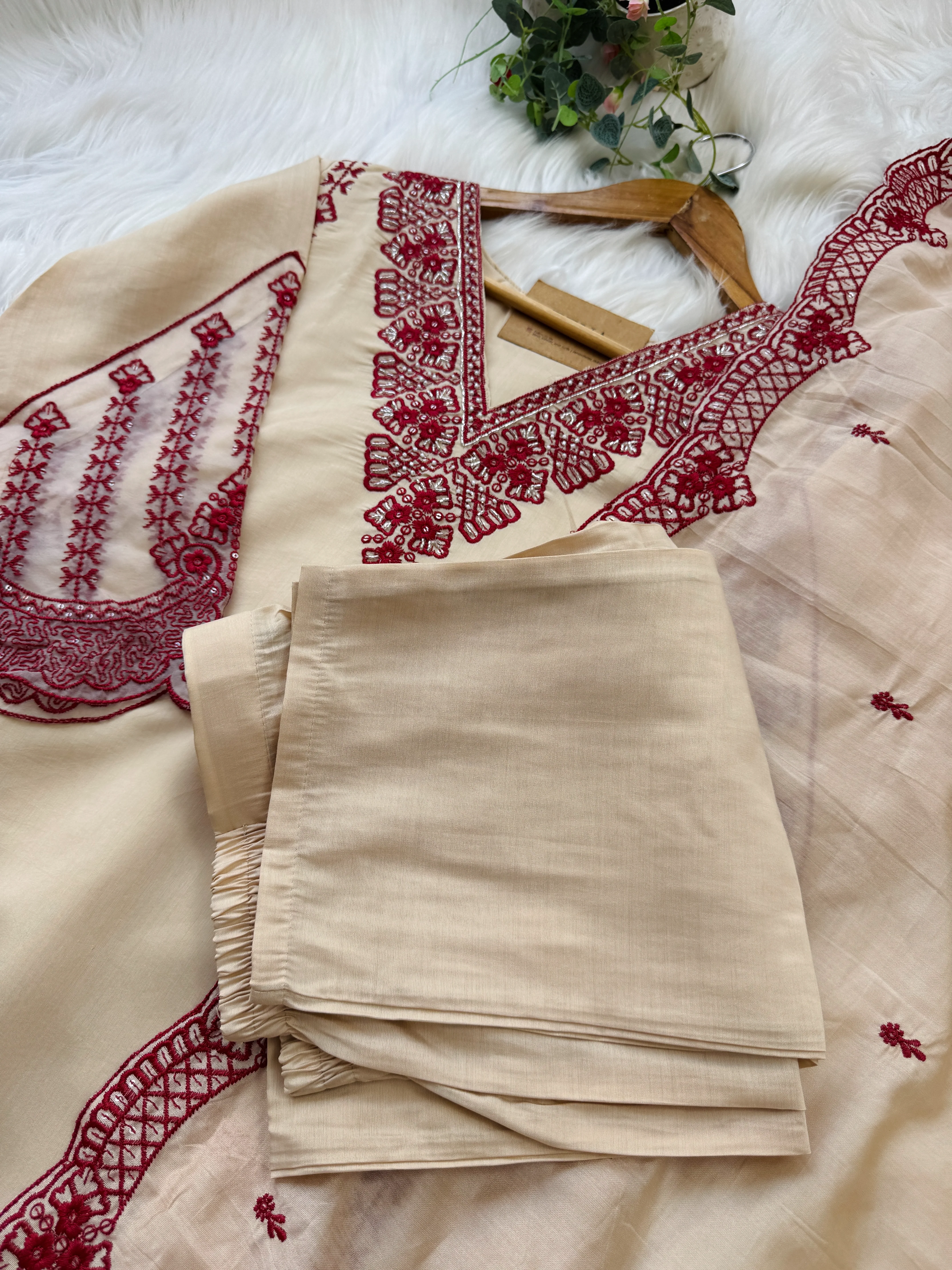 ✨ Glass Chanderi Pakistani Embroidered Kurti Set ✨ - Image 4