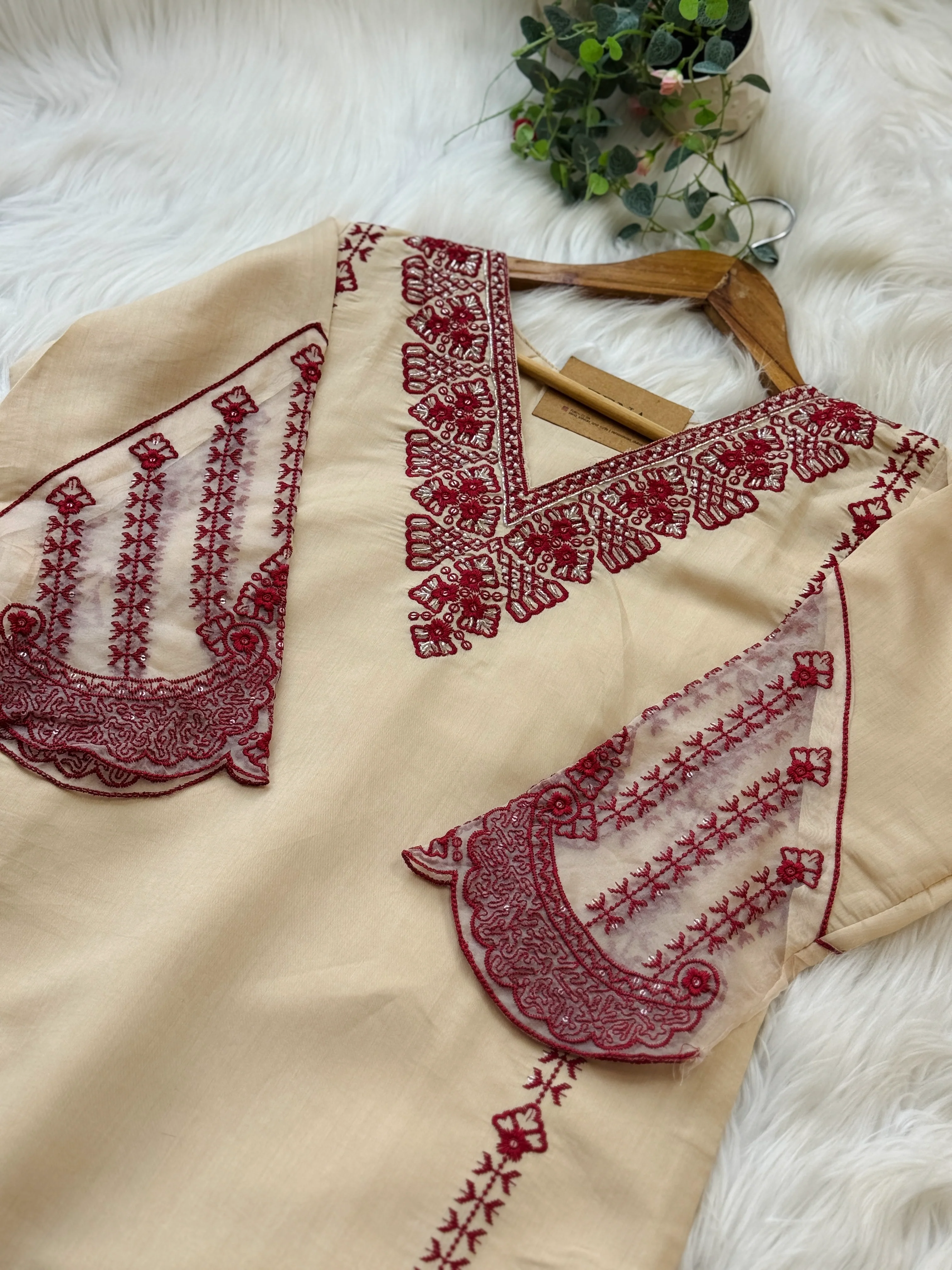 ✨ Glass Chanderi Pakistani Embroidered Kurti Set ✨ - Image 5