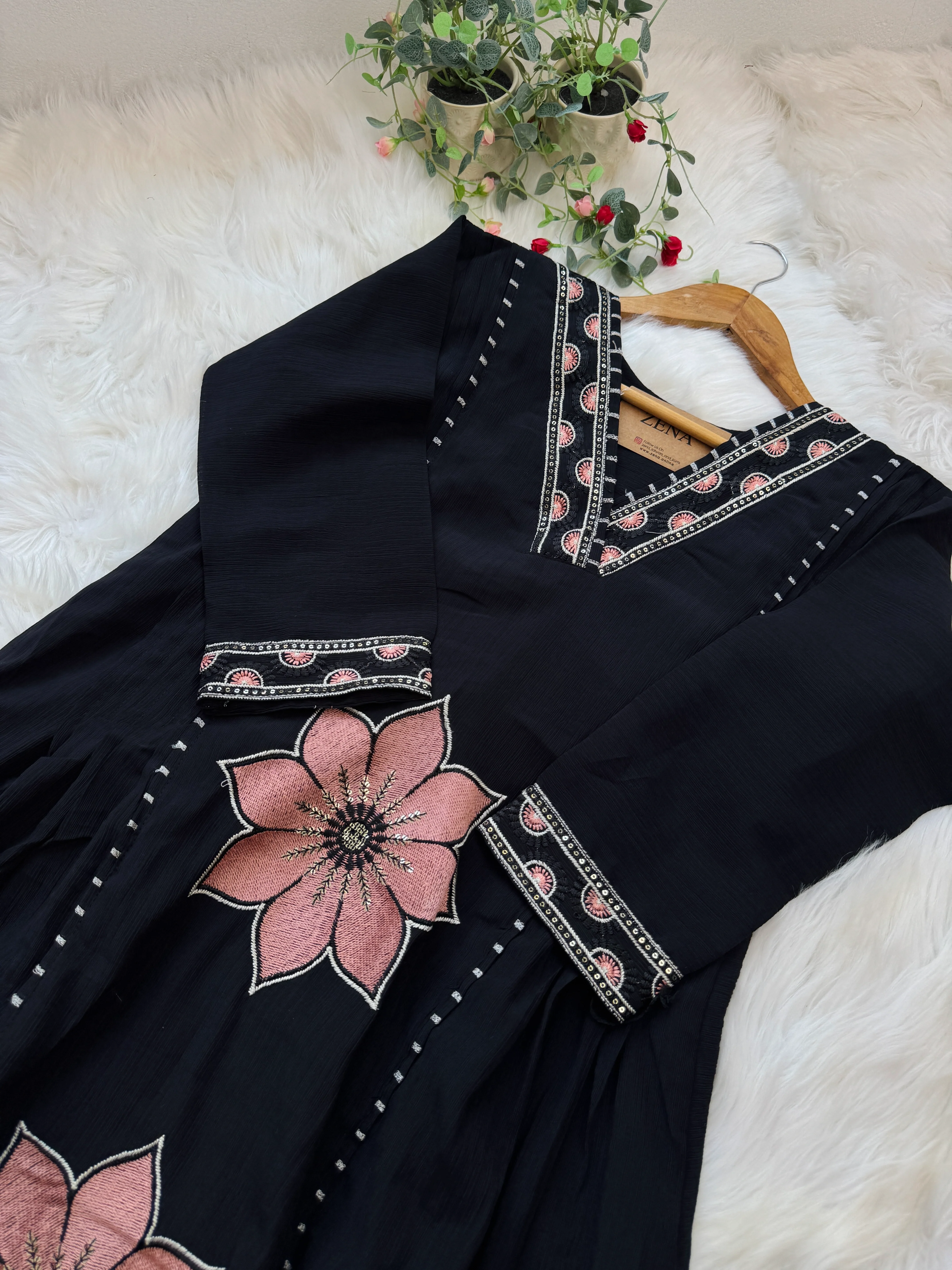 ✨ Imported Crush Silk Kurti Set with Appliqué Work ✨ - Image 4