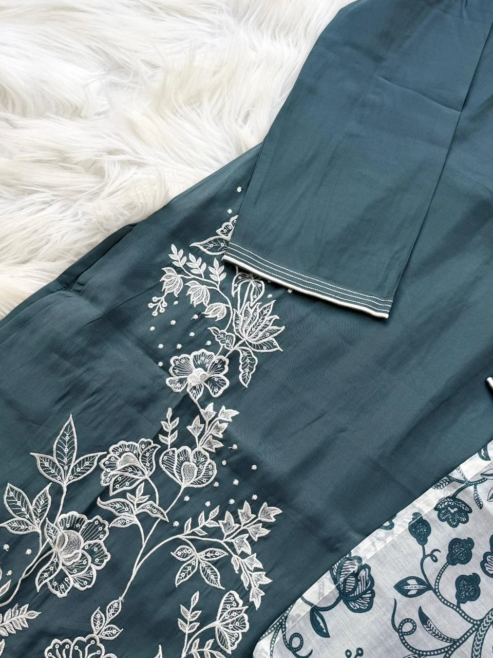 ✨ Modal Mul Chanderi Embroidered Kurti Set ✨ - Image 6