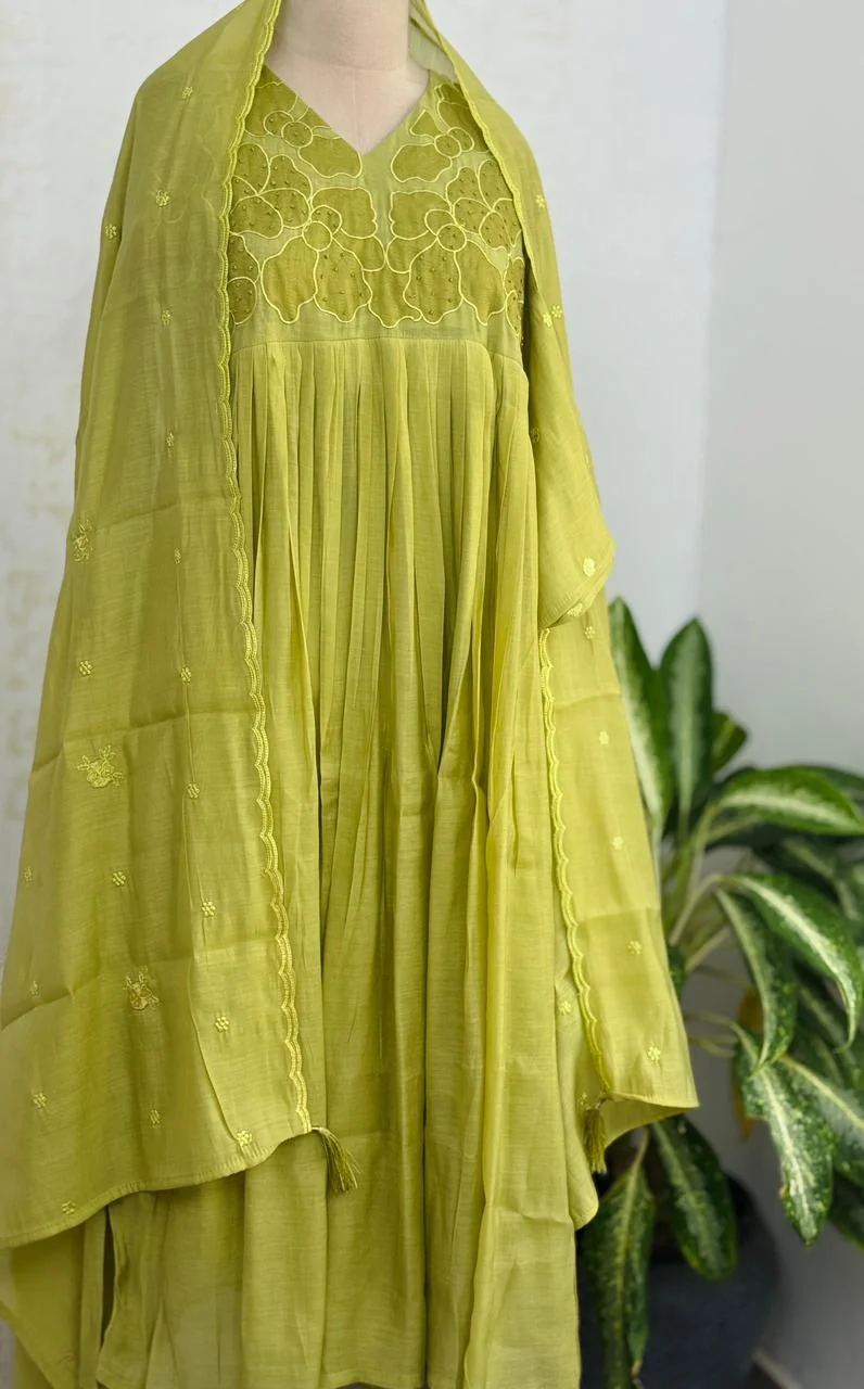 ✨ Mul Chanderi Appliqué Work Kurti Set ✨ - Image 2