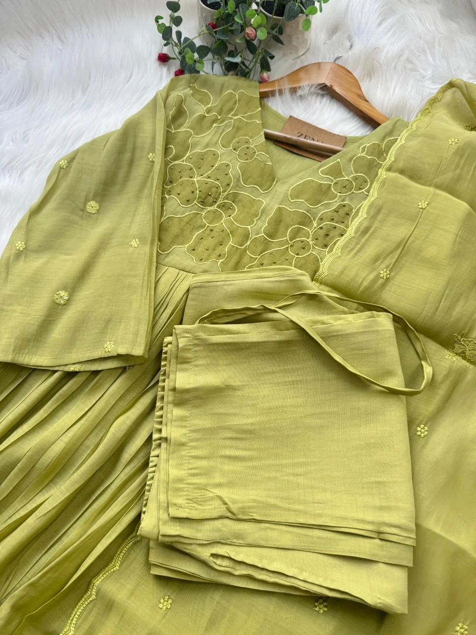 ✨ Mul Chanderi Appliqué Work Kurti Set ✨ - Image 5