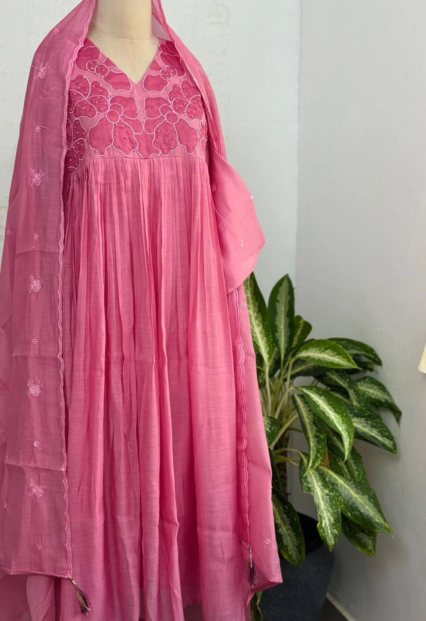 ✨ Mul Chanderi Appliqué Work Kurti Set ✨ - Image 2