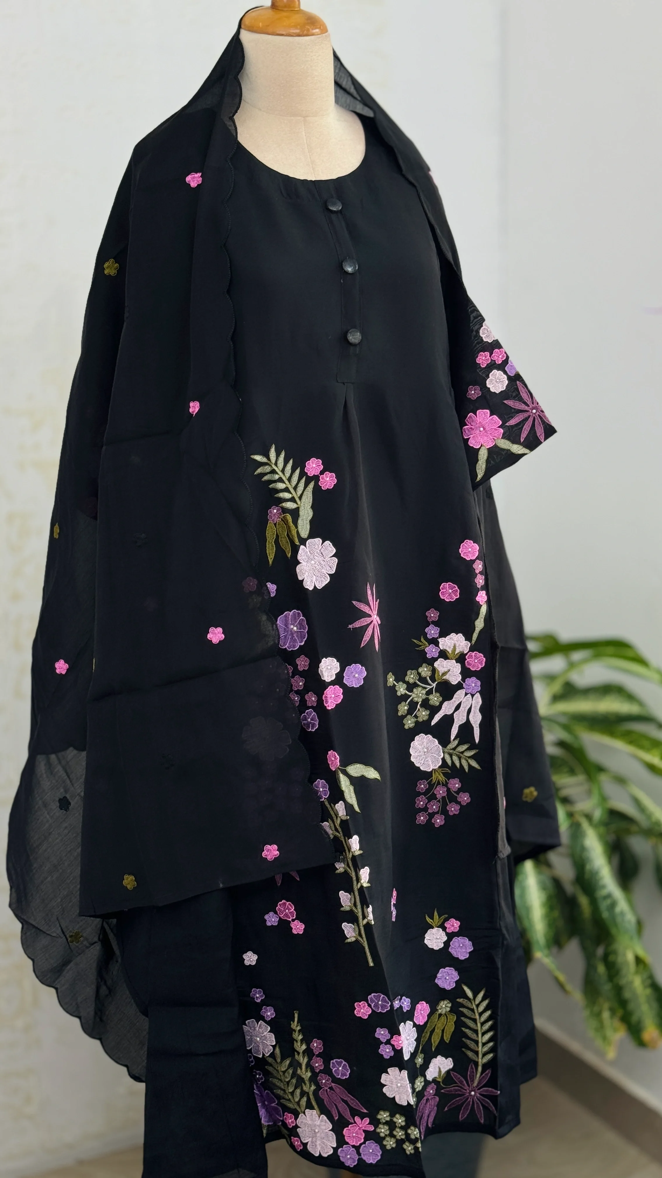β¨ Mul Chanderi Embroidered Anarkali Set β¨
