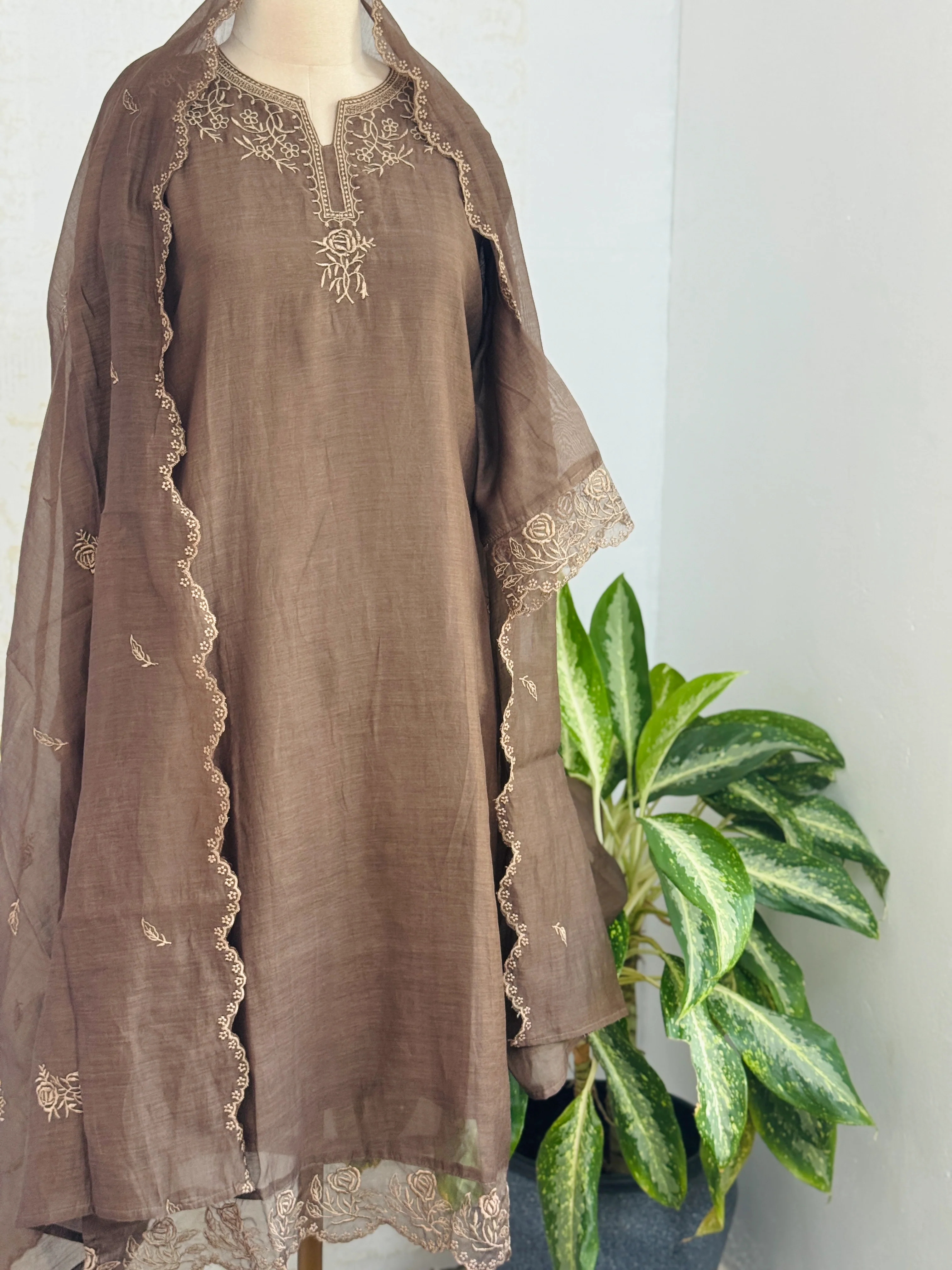 β¨ Mul Chanderi Embroidered Kurti Set β¨ - Image 2