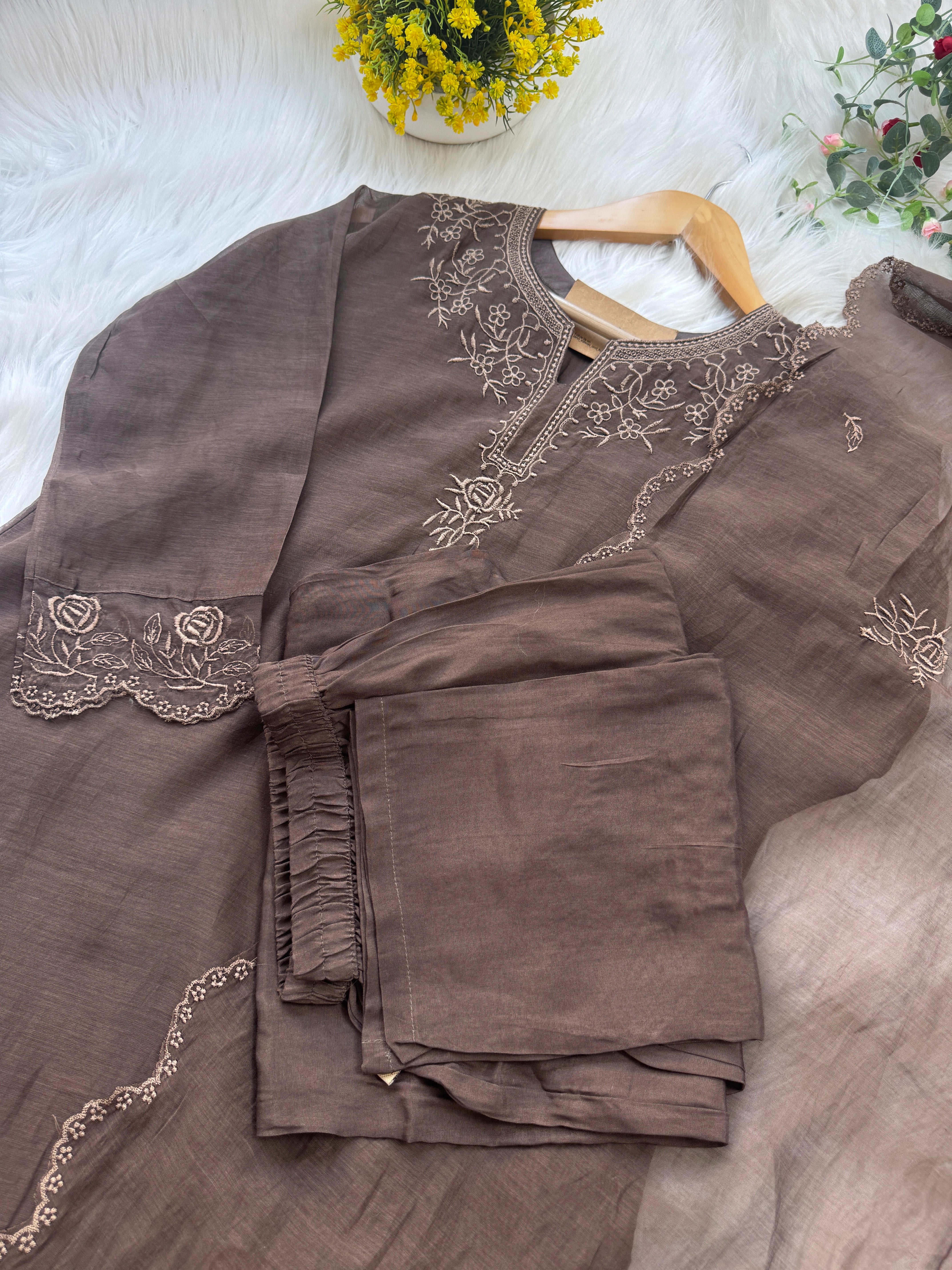 β¨ Mul Chanderi Embroidered Kurti Set β¨ - Image 3