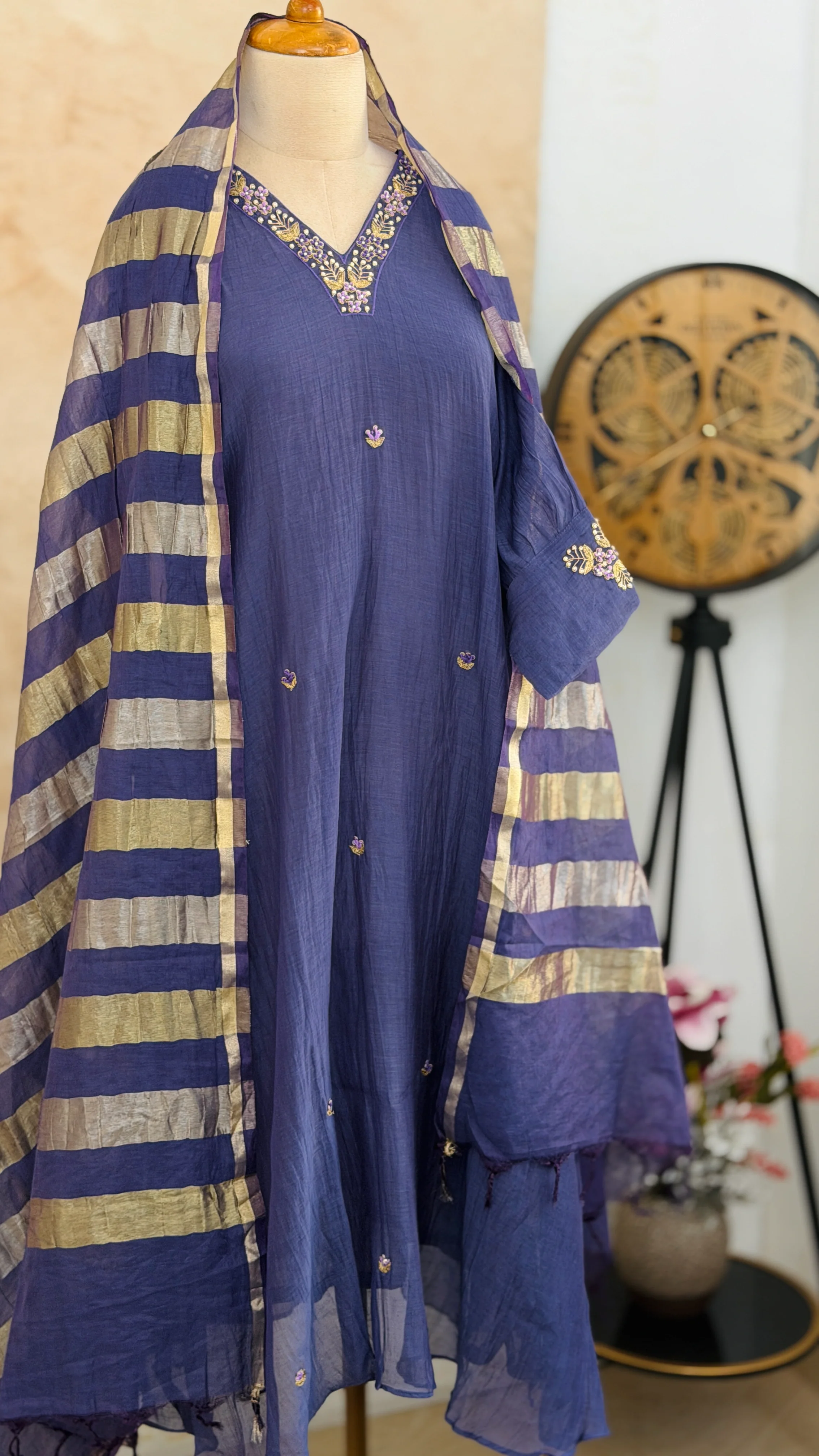 ✨ Mul Chanderi Hand Detailed V-Neck Kurti Set ✨ - Image 2