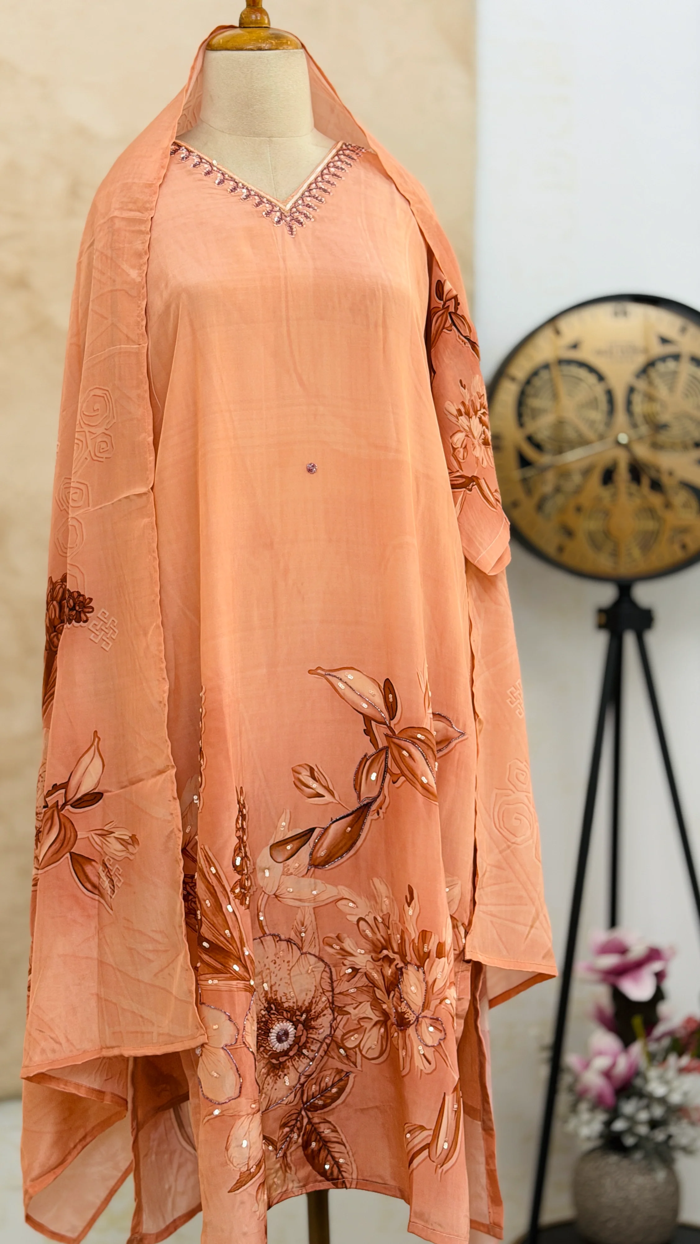 ✨ Mul Chanderi Hand Detailed V-Neck Kurti Set ✨ - Image 2