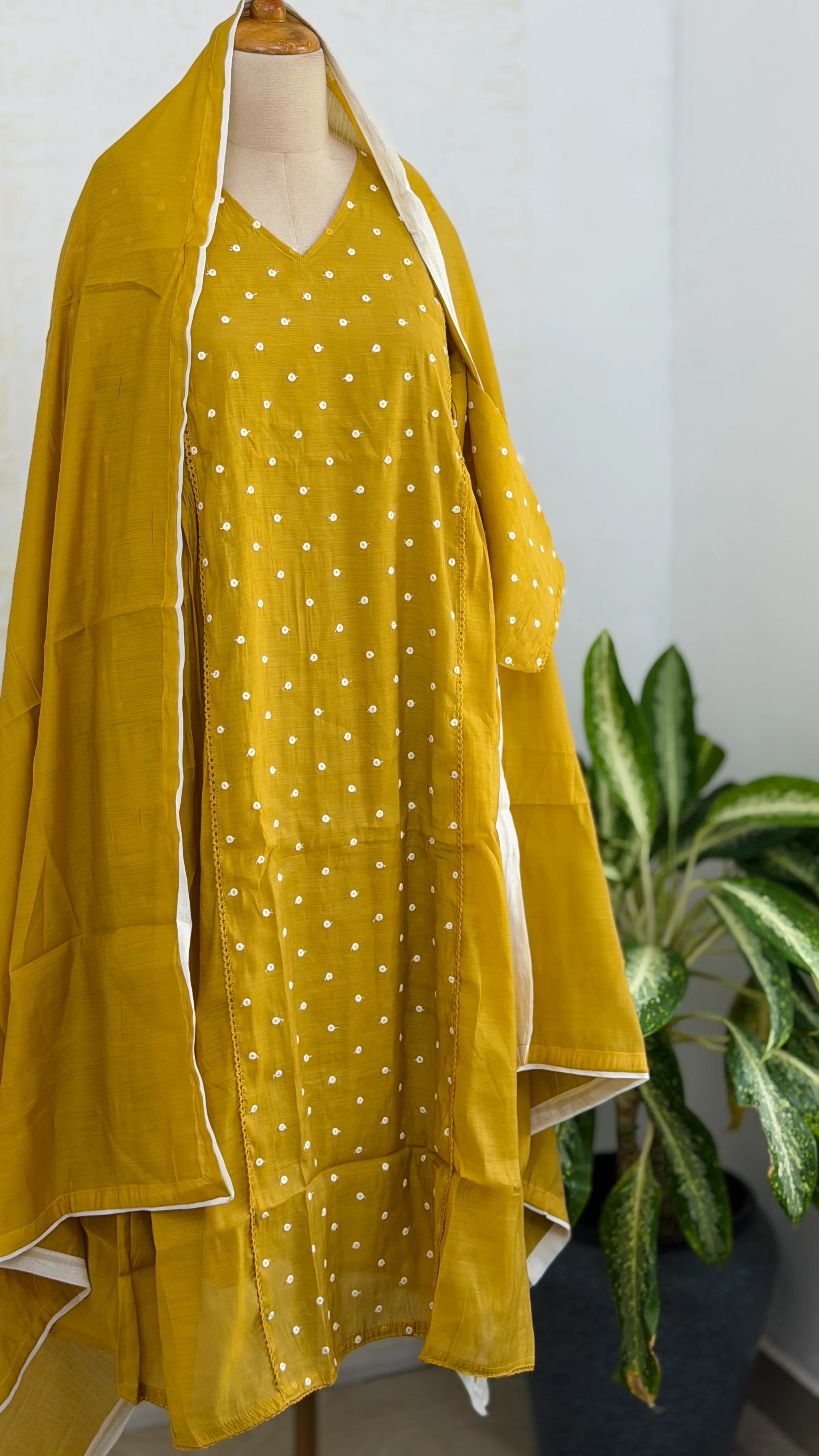 ✨ Mul Chanderi Thread Work A-Line Kurti Set ✨ - Image 2