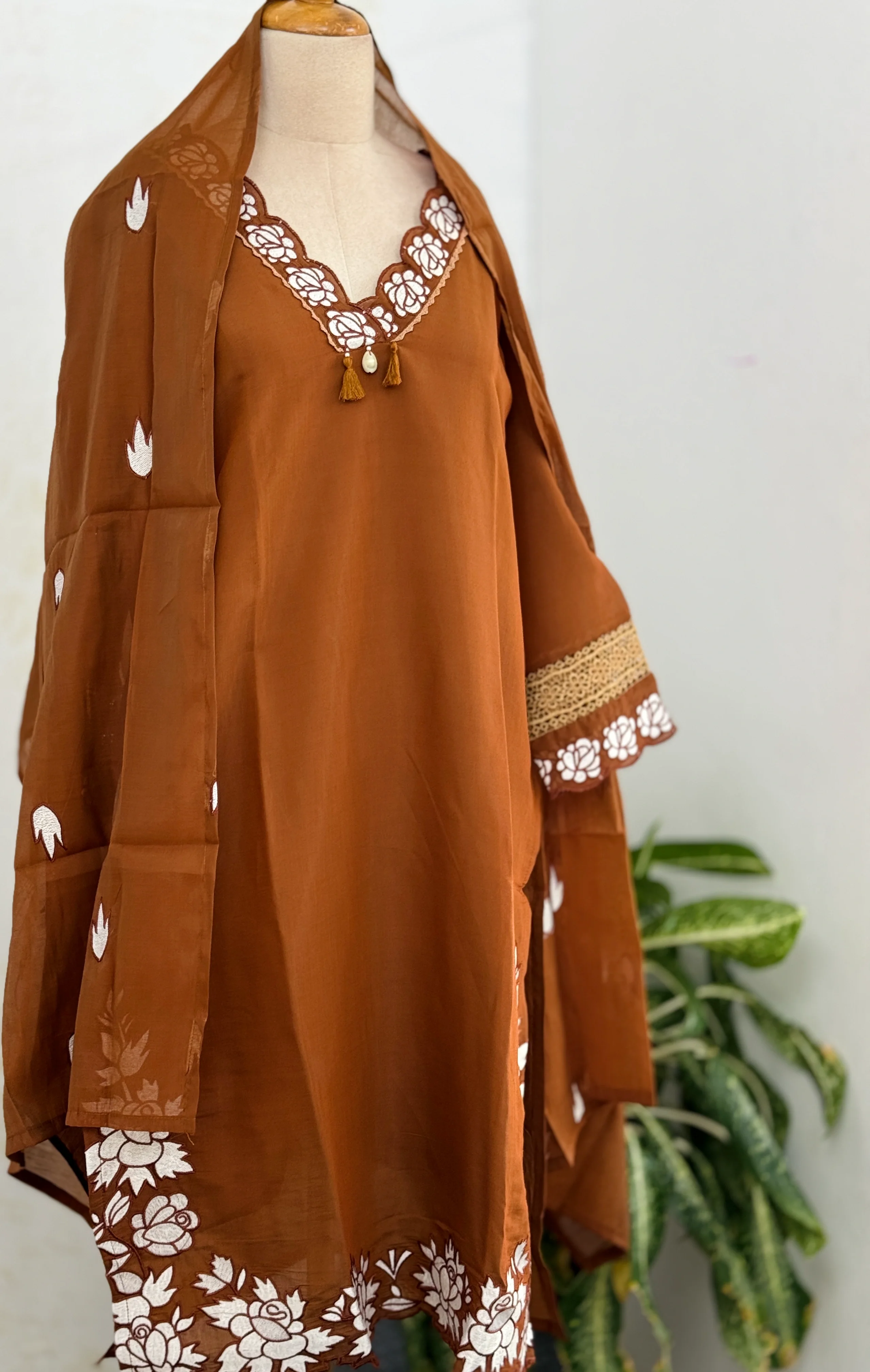 ✨ Muslin Party Wear Kurti Set with Appliqué Work ✨ - Image 2
