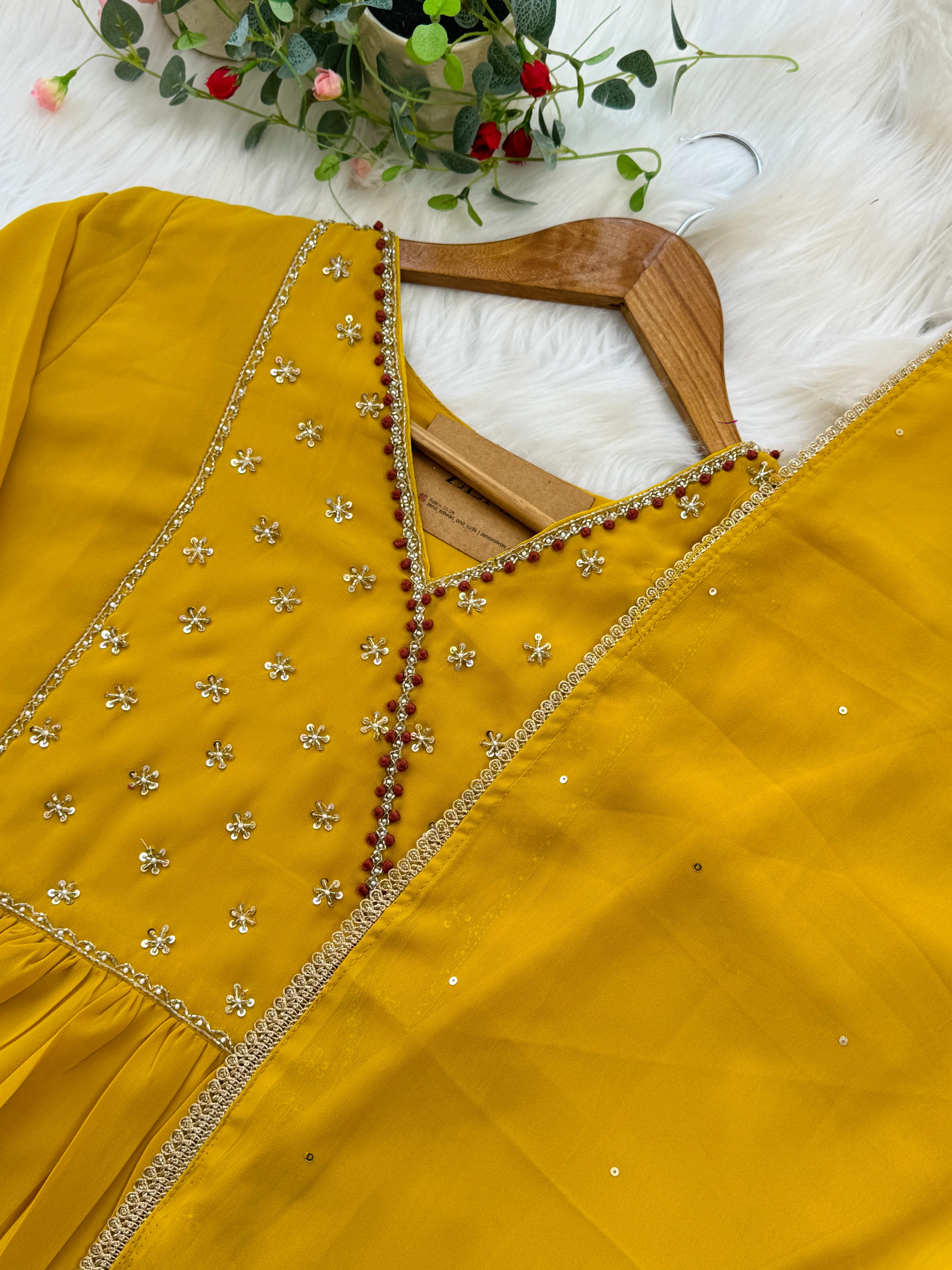 β¨ Organza Hand-Detailed Kurti Set β¨