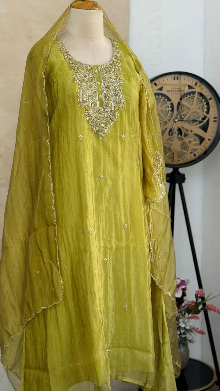✨ Premium Crushed Tissue Silk Handwork Suit – Top, Bottom & Dupatta ✨ - Image 2