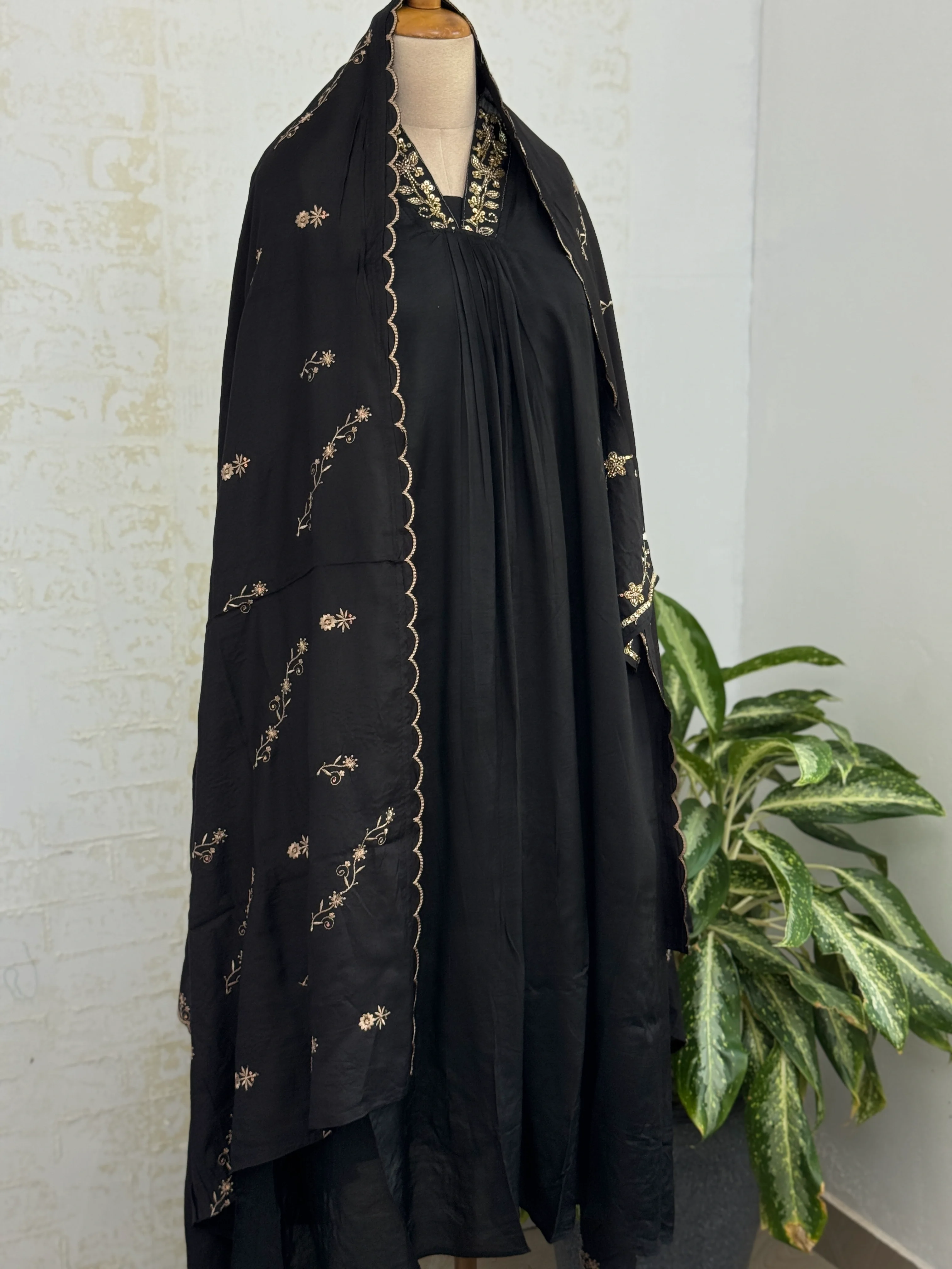 ✨ Premium Mul Cotton Hand-Detailed Anarkali Set ✨ - Image 2