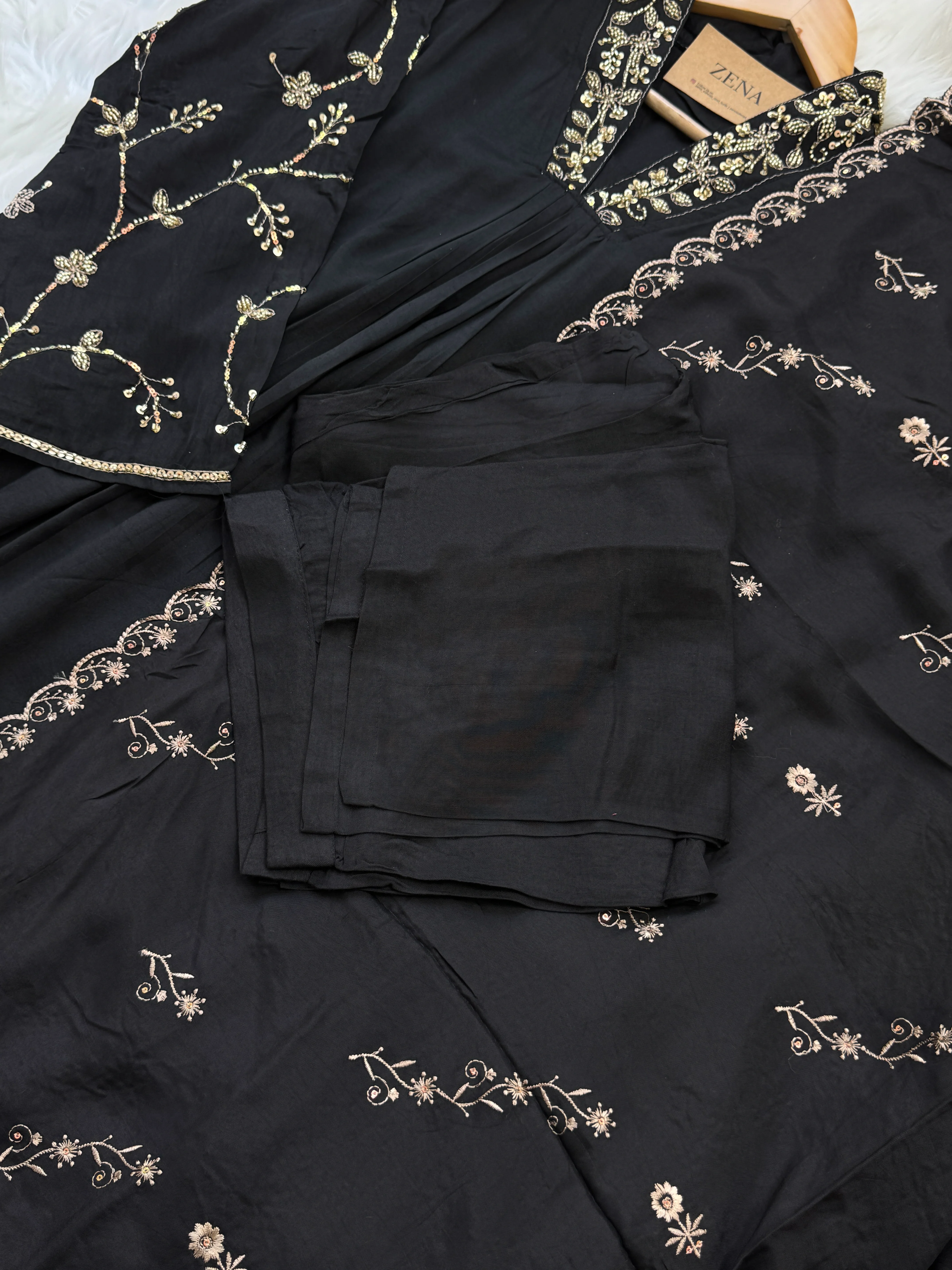 ✨ Premium Mul Cotton Hand-Detailed Anarkali Set ✨ - Image 5
