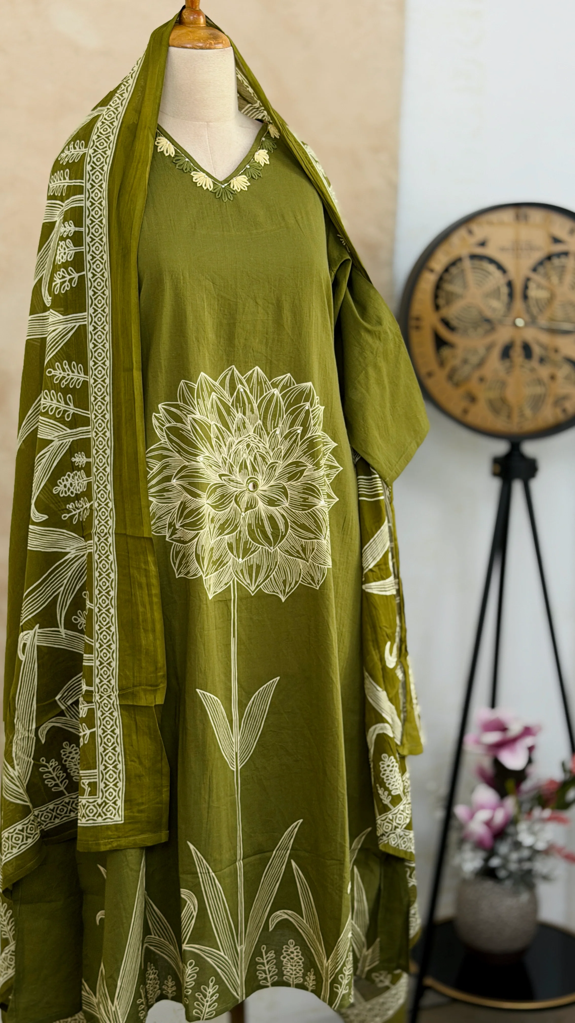 ✨ Pure Cotton Kurti Set with Thread Work Details ✨ - Image 2