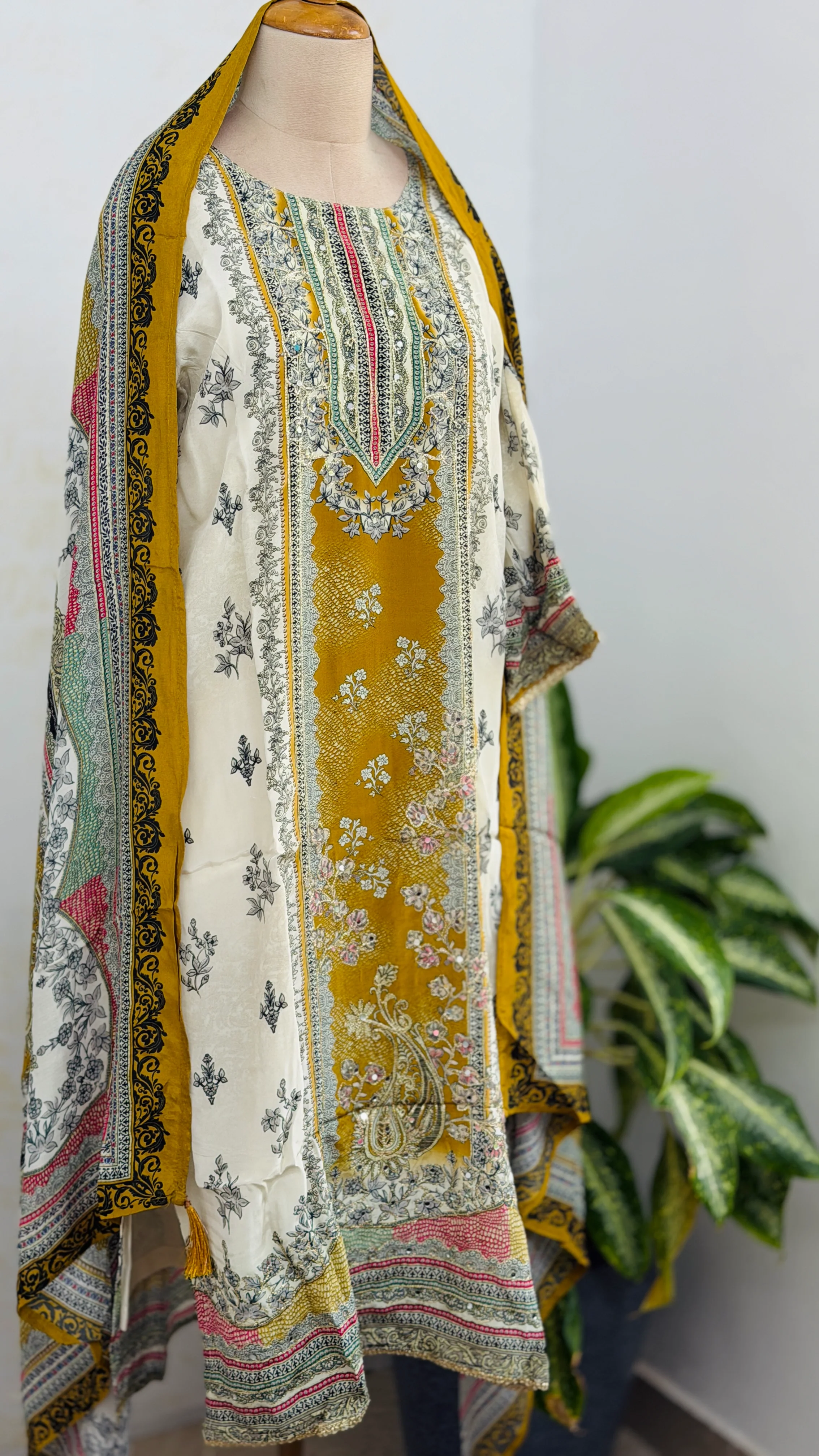 ✨ Pure Crepe Kurti Set ✨ - Image 2