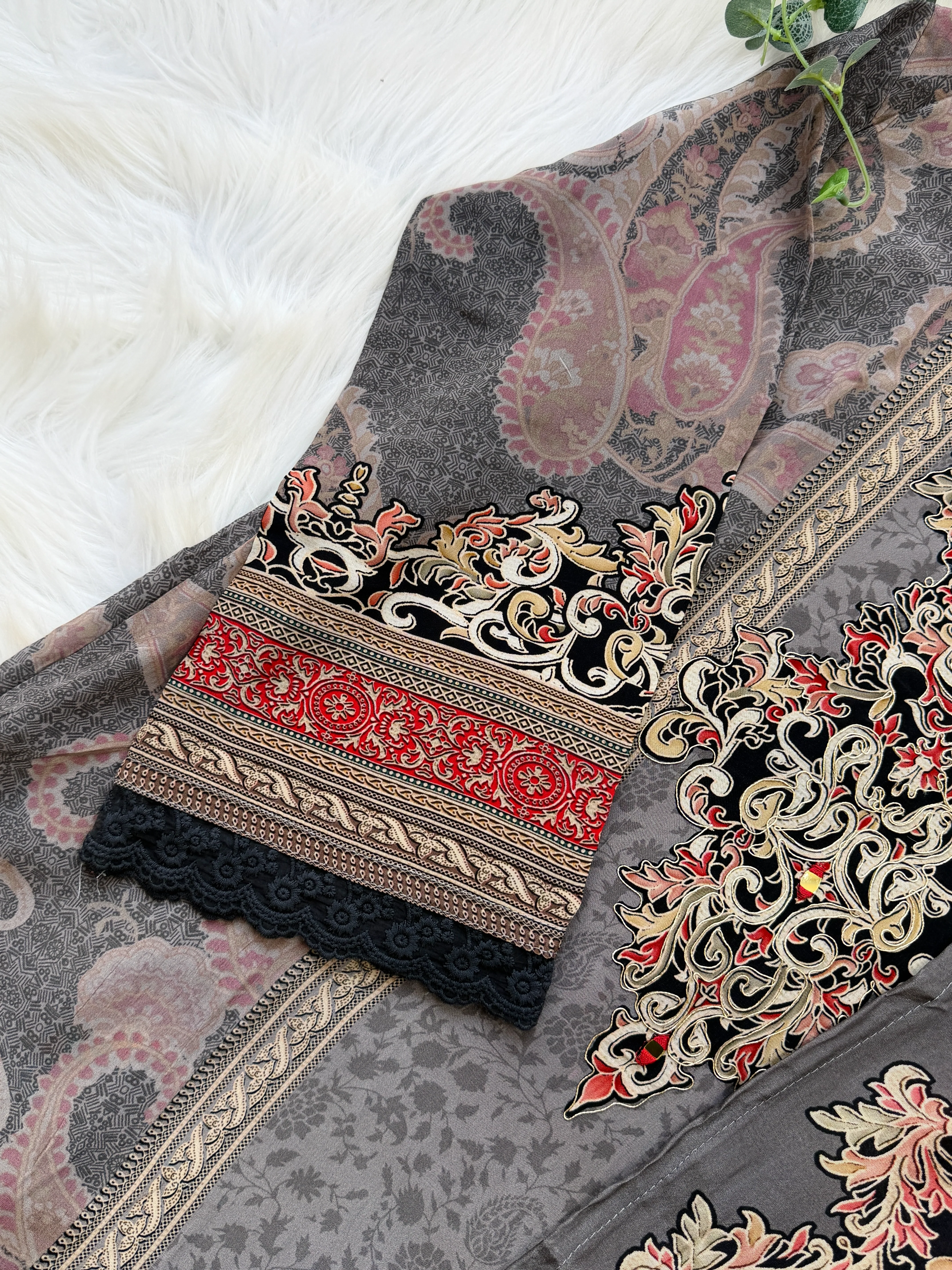 ✨ Pure Crepe Pakistani Suit ✨ - Image 5