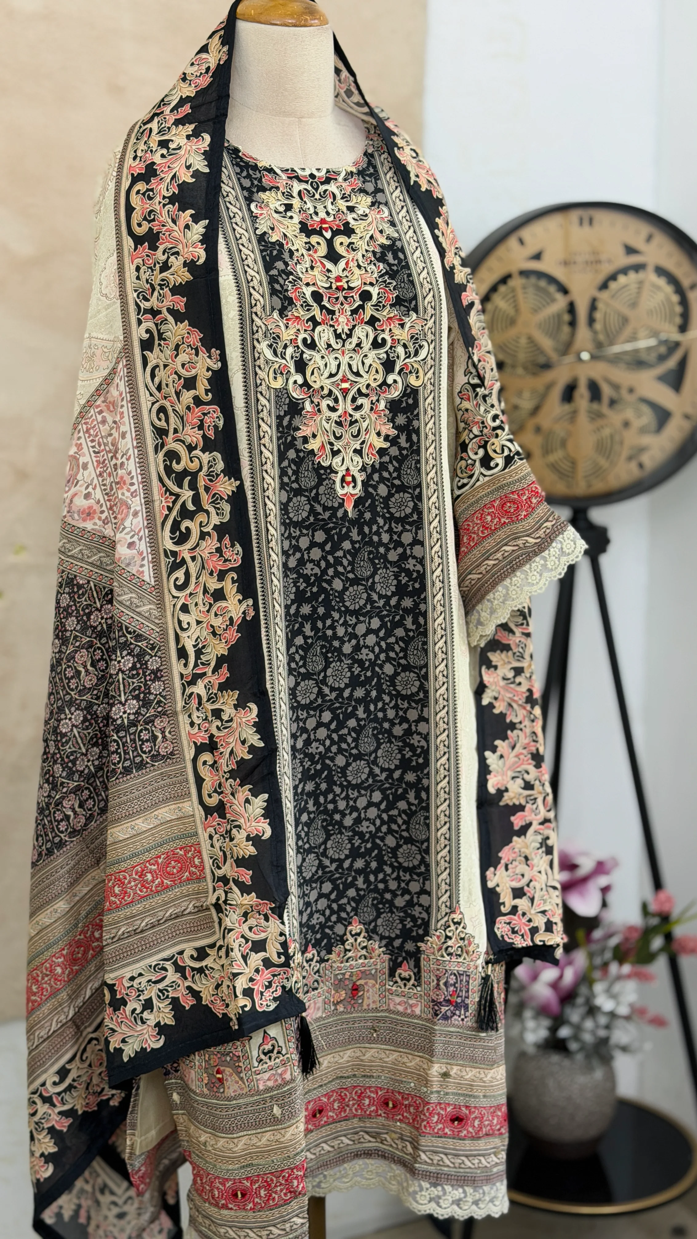 ✨ Pure Crepe Pakistani Suit ✨ - Image 2