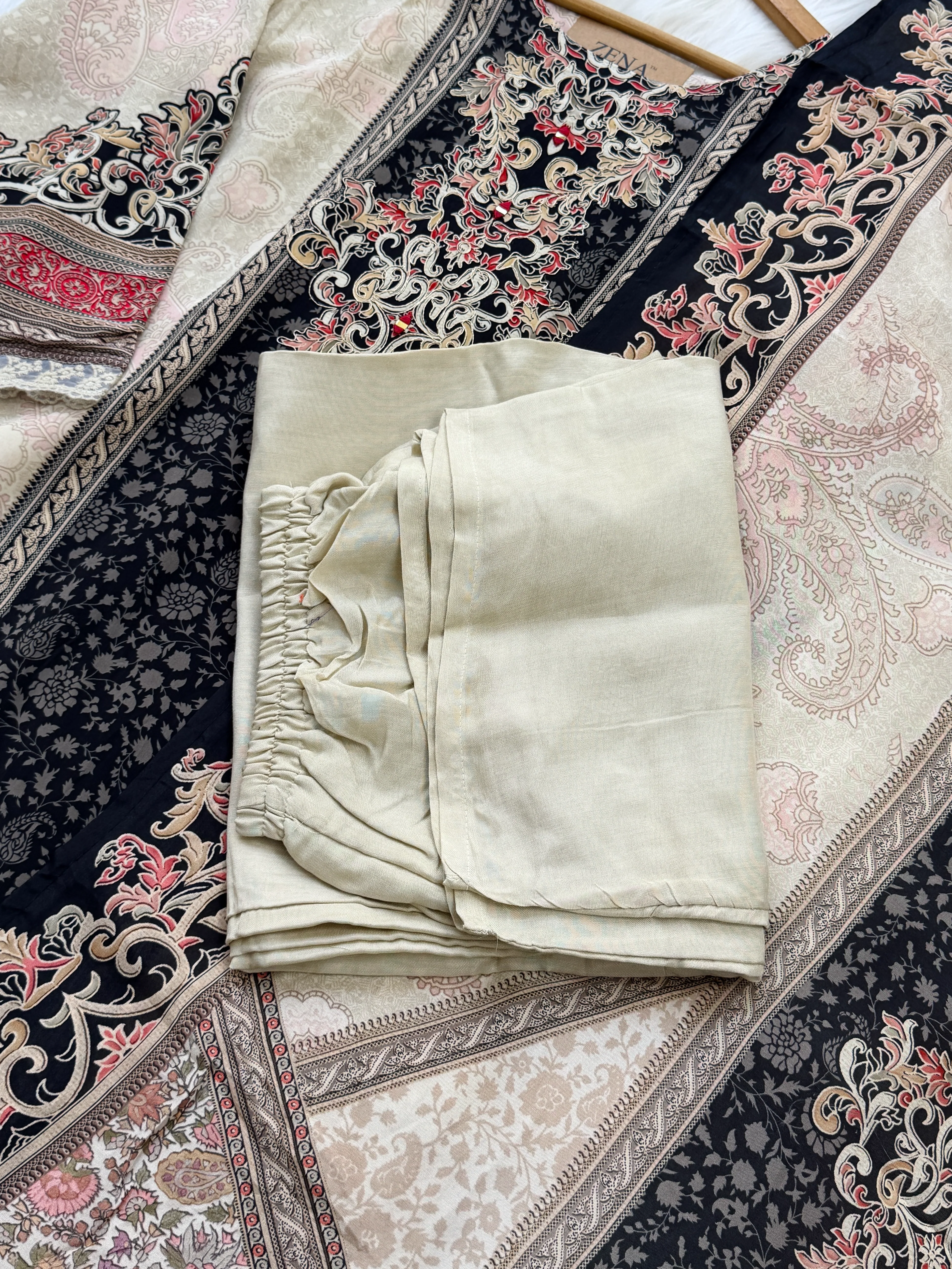 ✨ Pure Crepe Pakistani Suit ✨ - Image 7