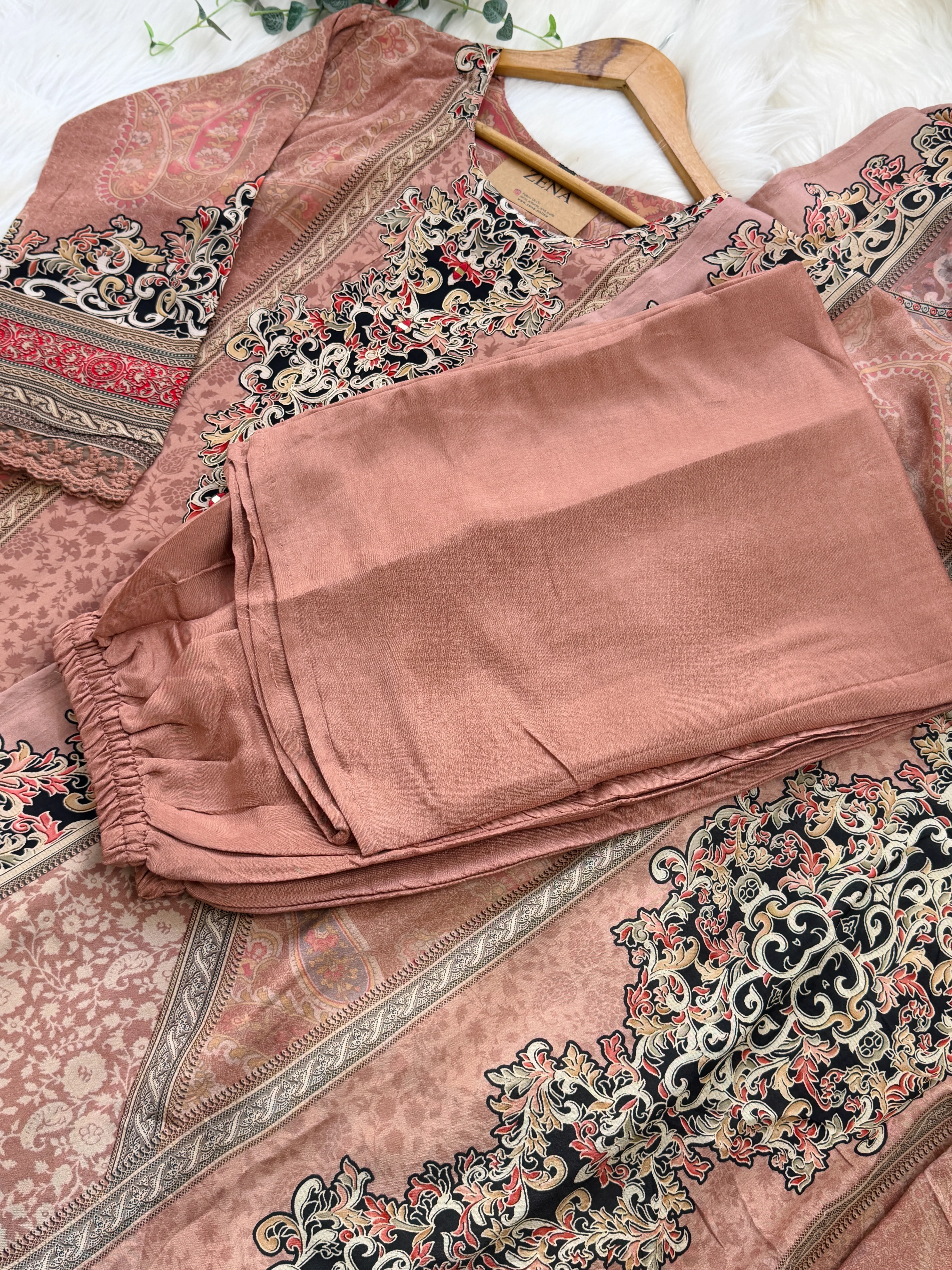 ✨ Pure Crepe Pakistani Suit ✨ - Image 4