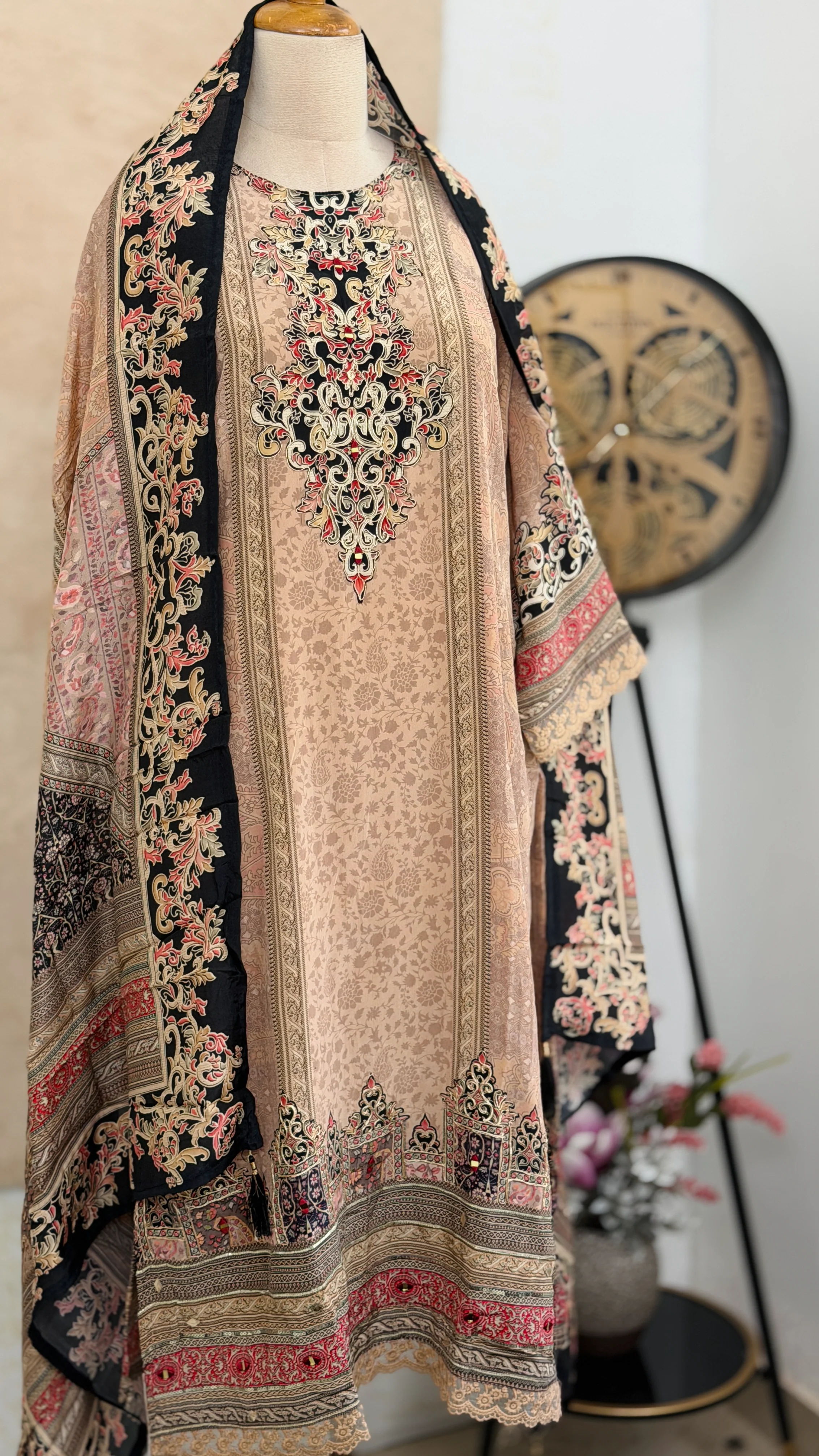 ✨ Pure Crepe Pakistani Suit ✨ - Image 3