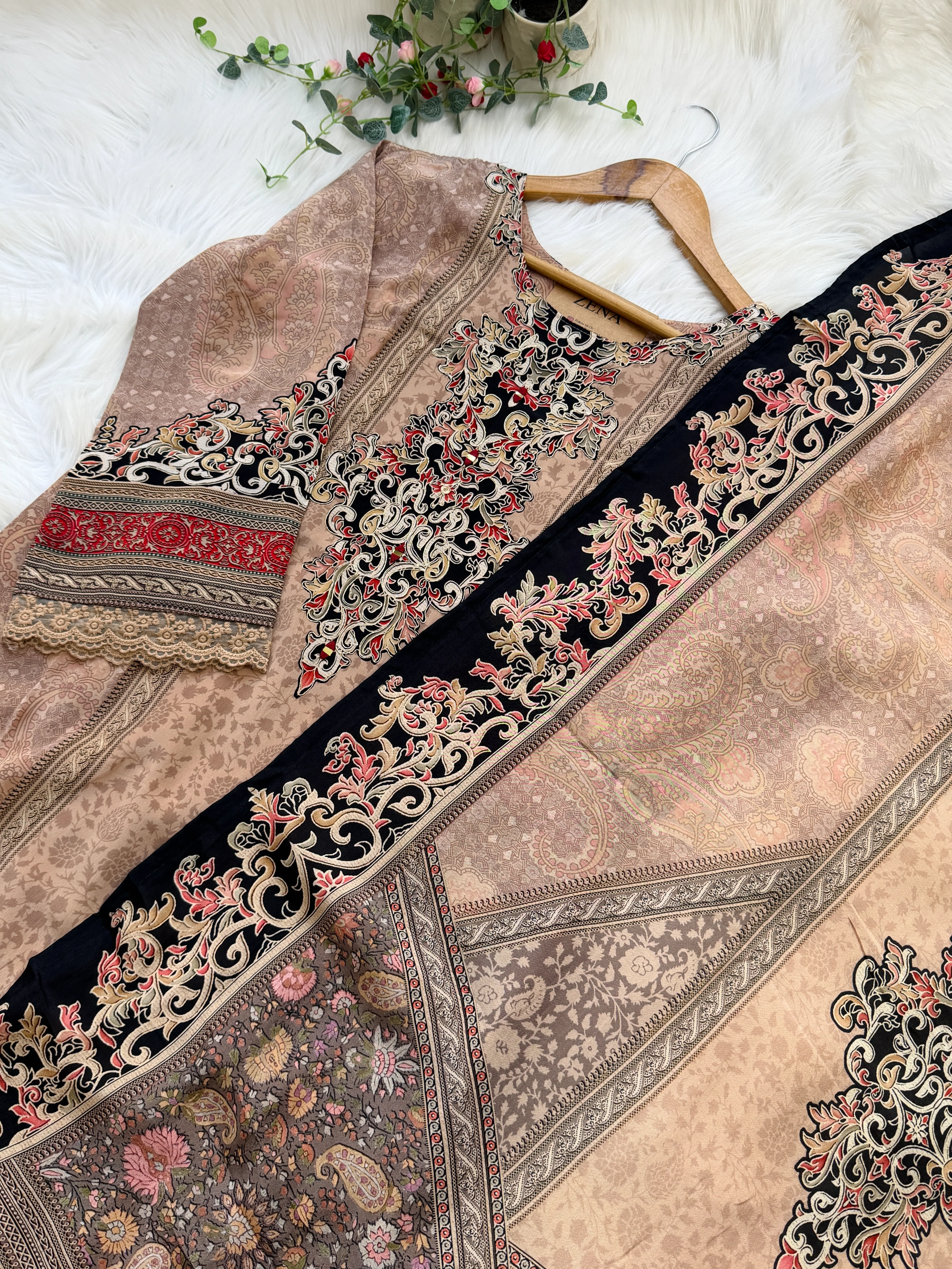 ✨ Pure Crepe Pakistani Suit ✨ - Image 4