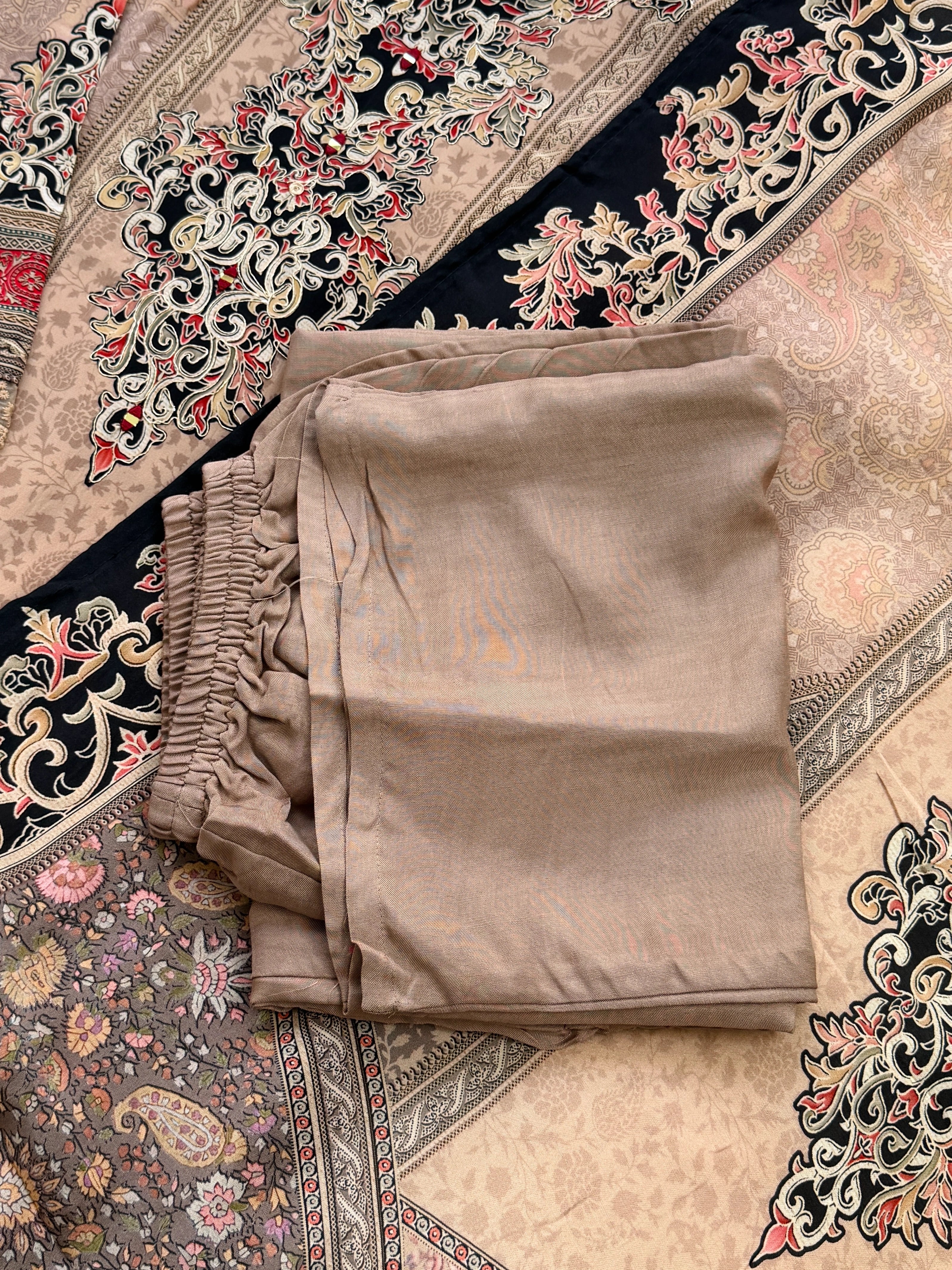 ✨ Pure Crepe Pakistani Suit ✨ - Image 6