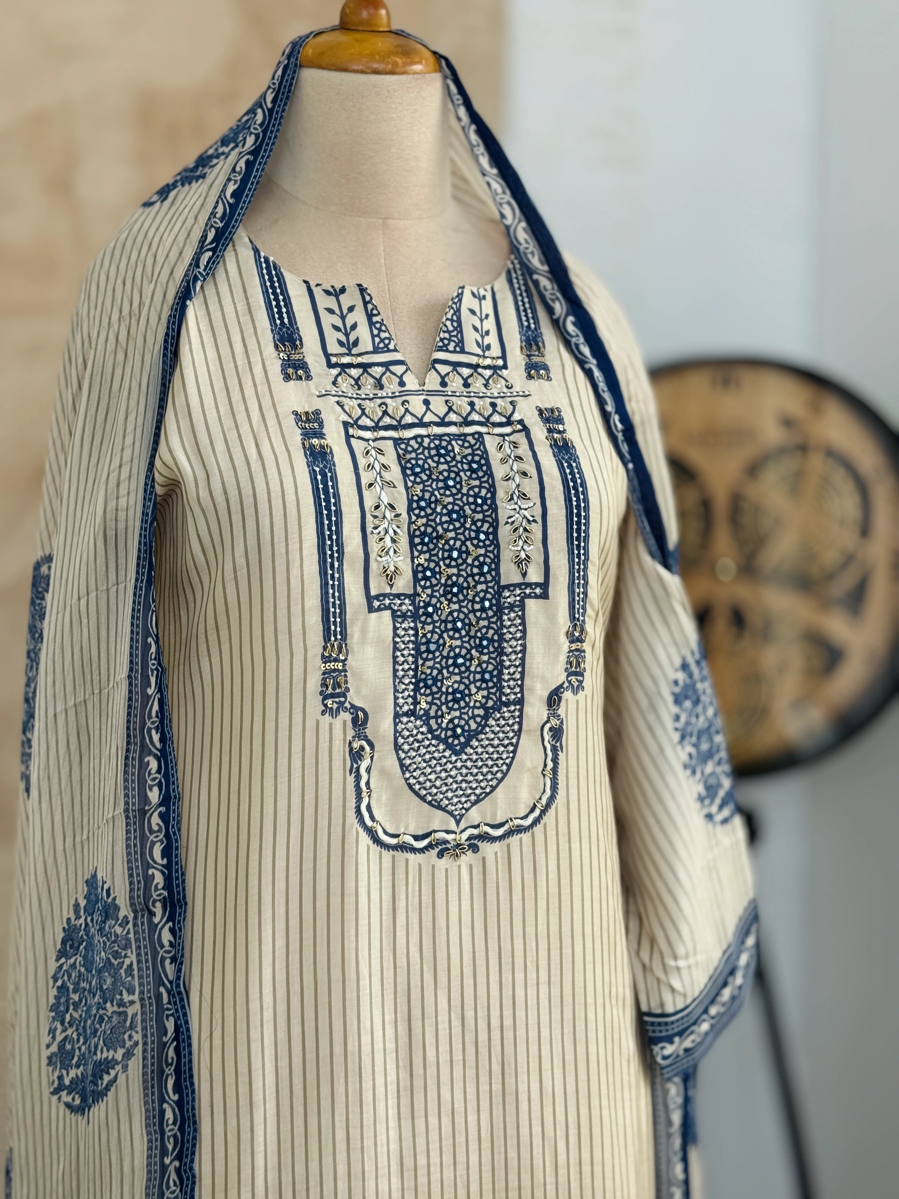 ✨ Pure Muslin Hand Detailed Kurti Set ✨ - Image 7
