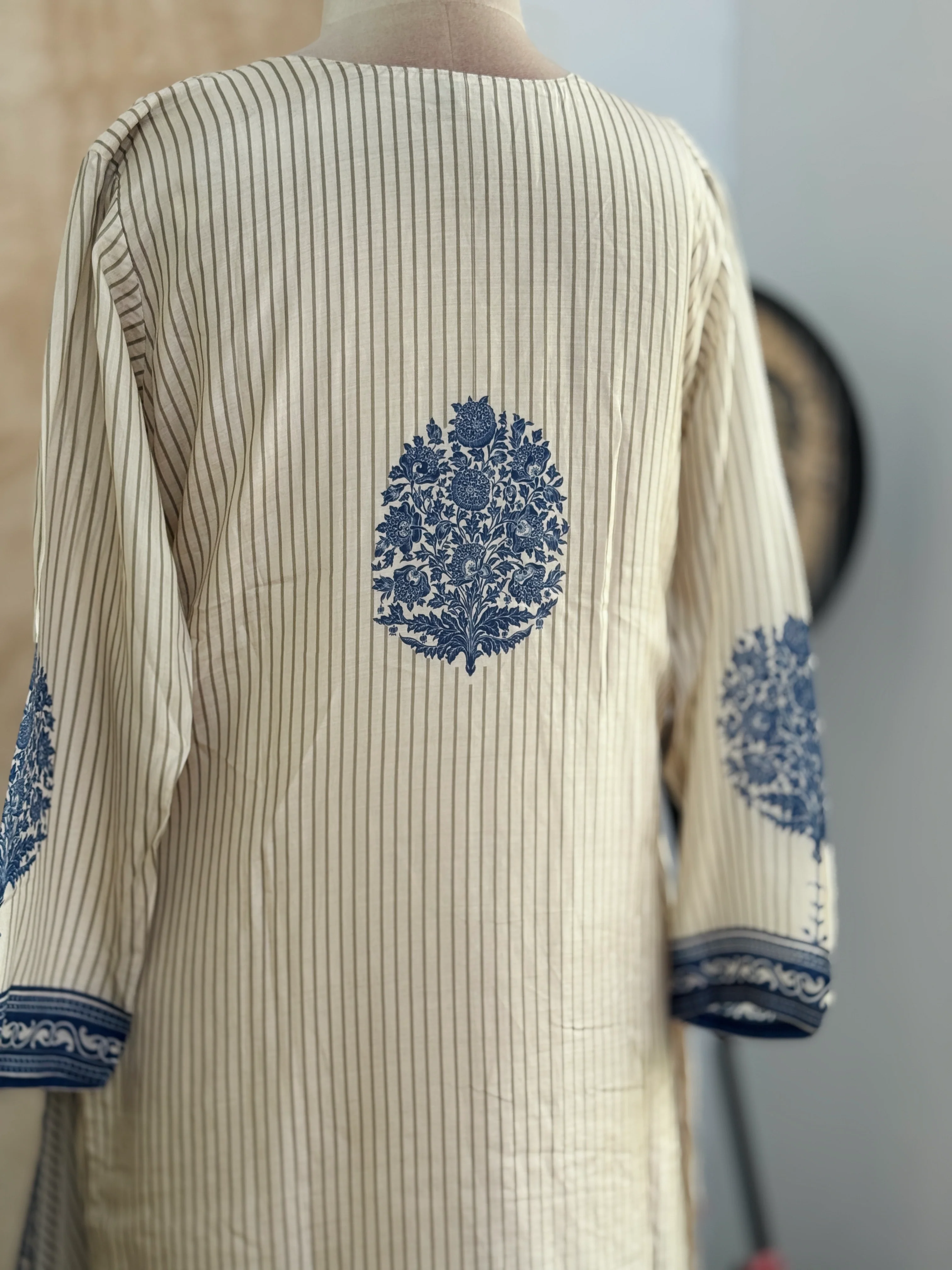 ✨ Pure Muslin Hand Detailed Kurti Set ✨ - Image 8