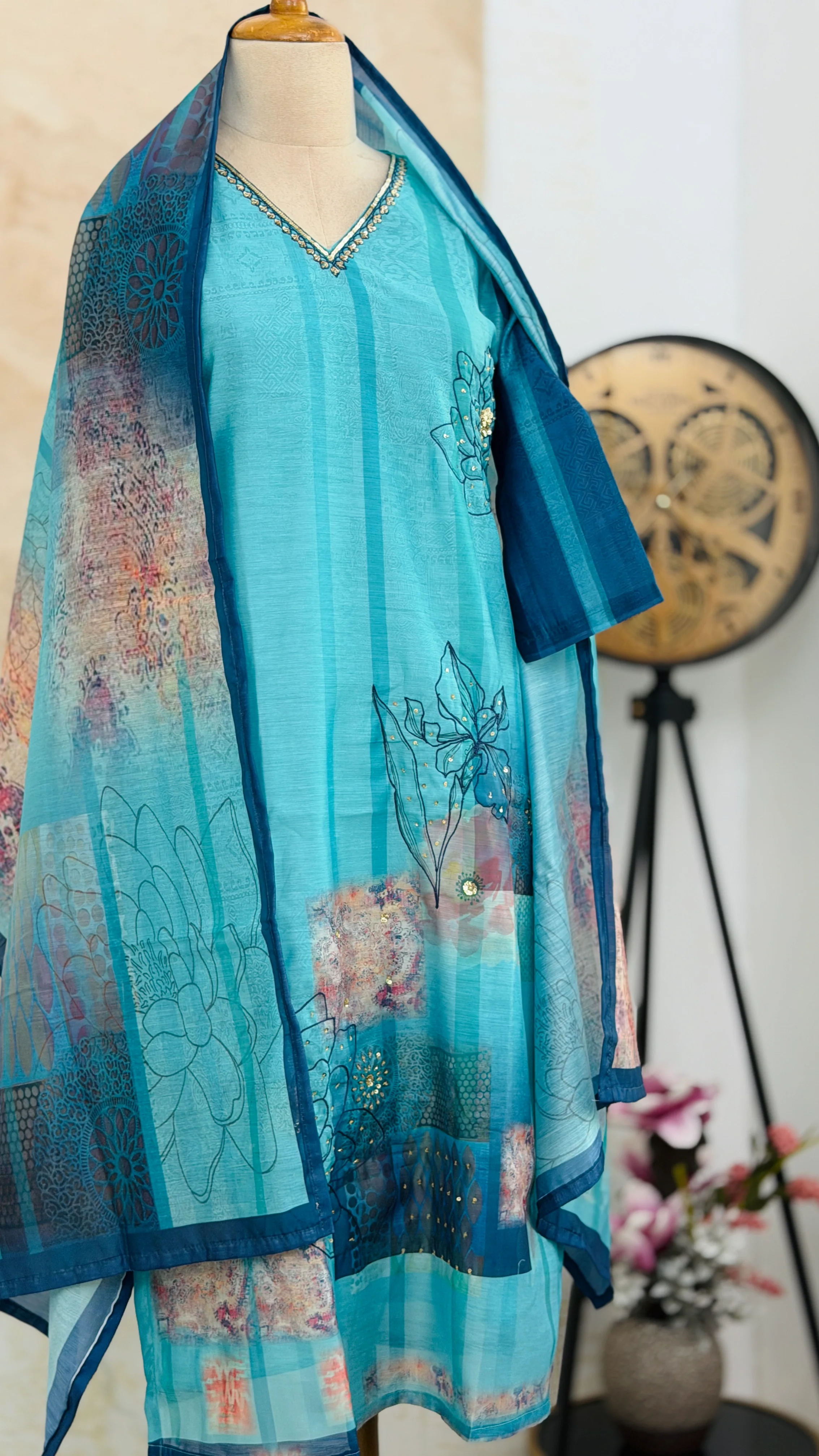 ✨ Pure Muslin Handwork Kurti Set ✨ - Image 2