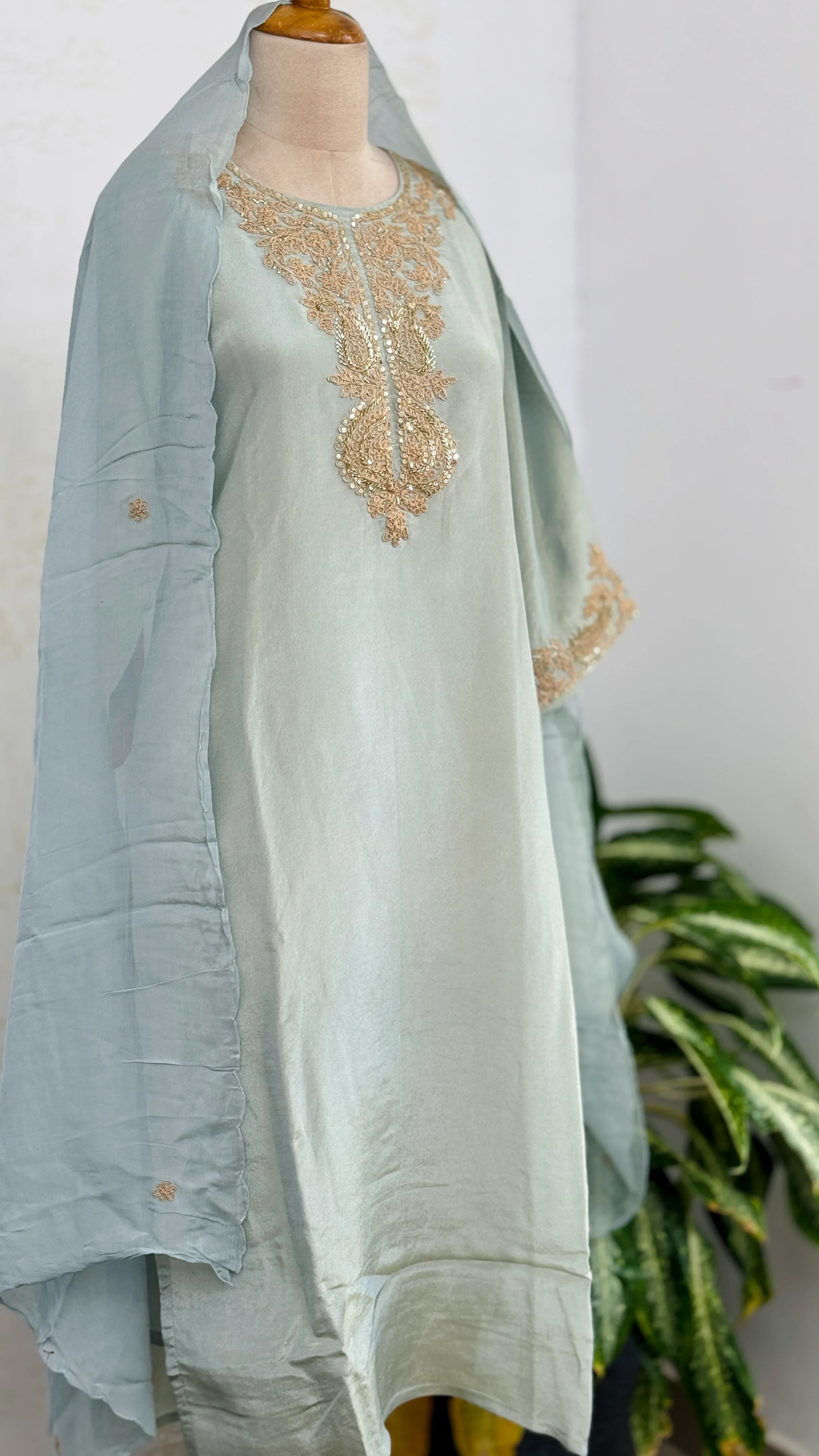 β¨ Tissue Silk Embroidered Suit β¨ - Image 2