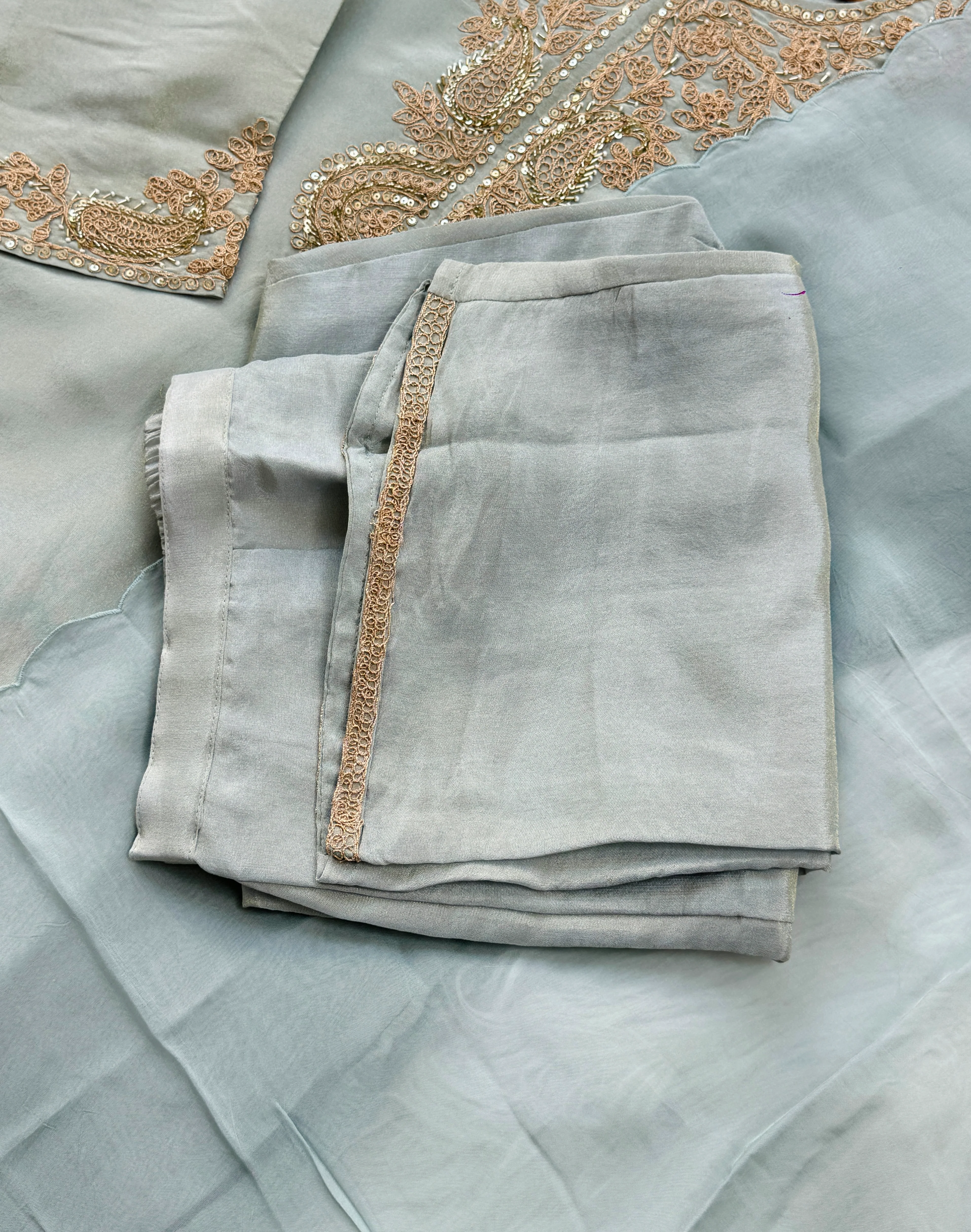 β¨ Tissue Silk Embroidered Suit β¨ - Image 3